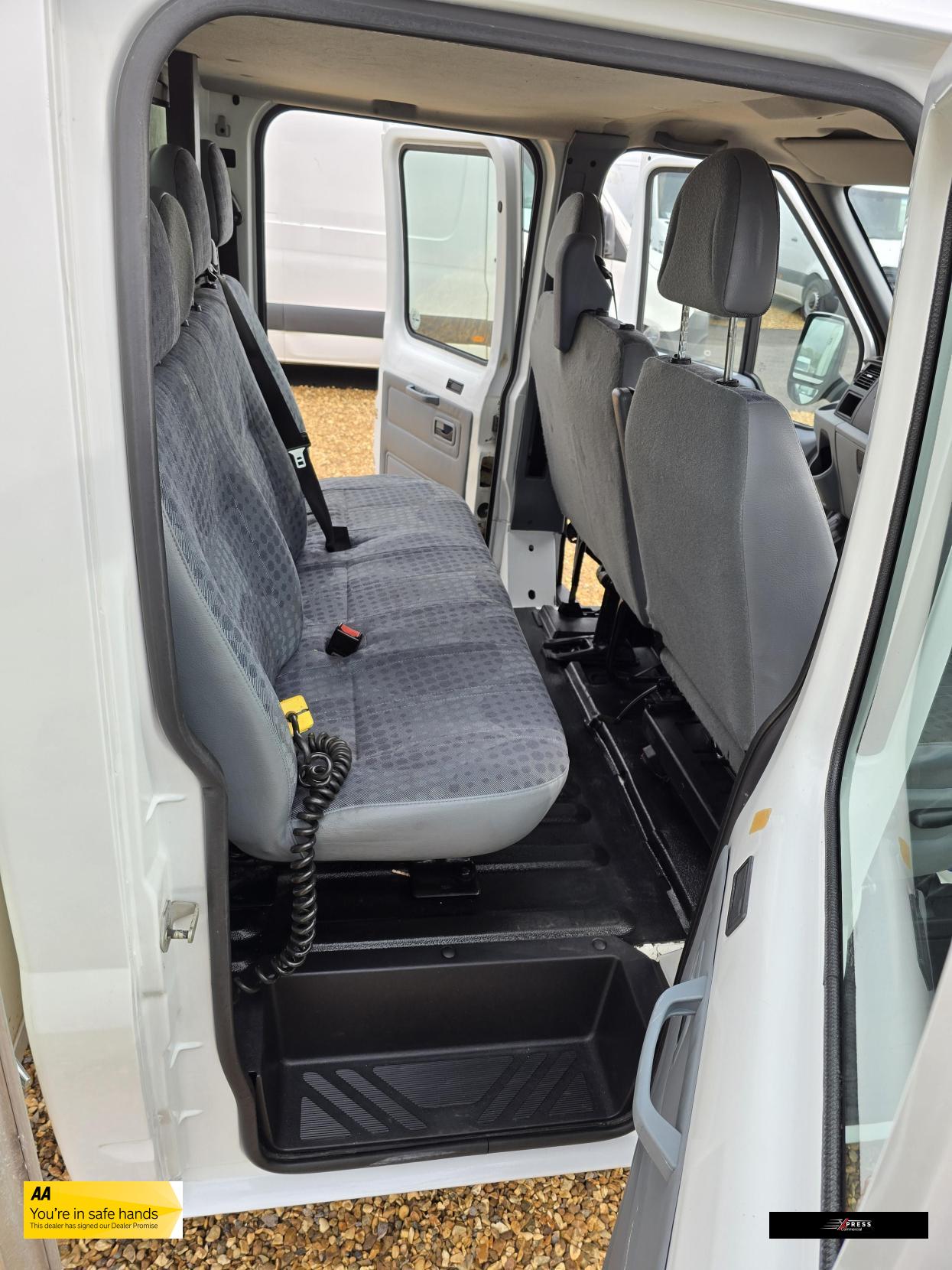 Ford Transit Transit 2.2 TDCi 350 Chassis Cab 4dr Diesel Manual RWD L4 (DRW) (123 bhp)