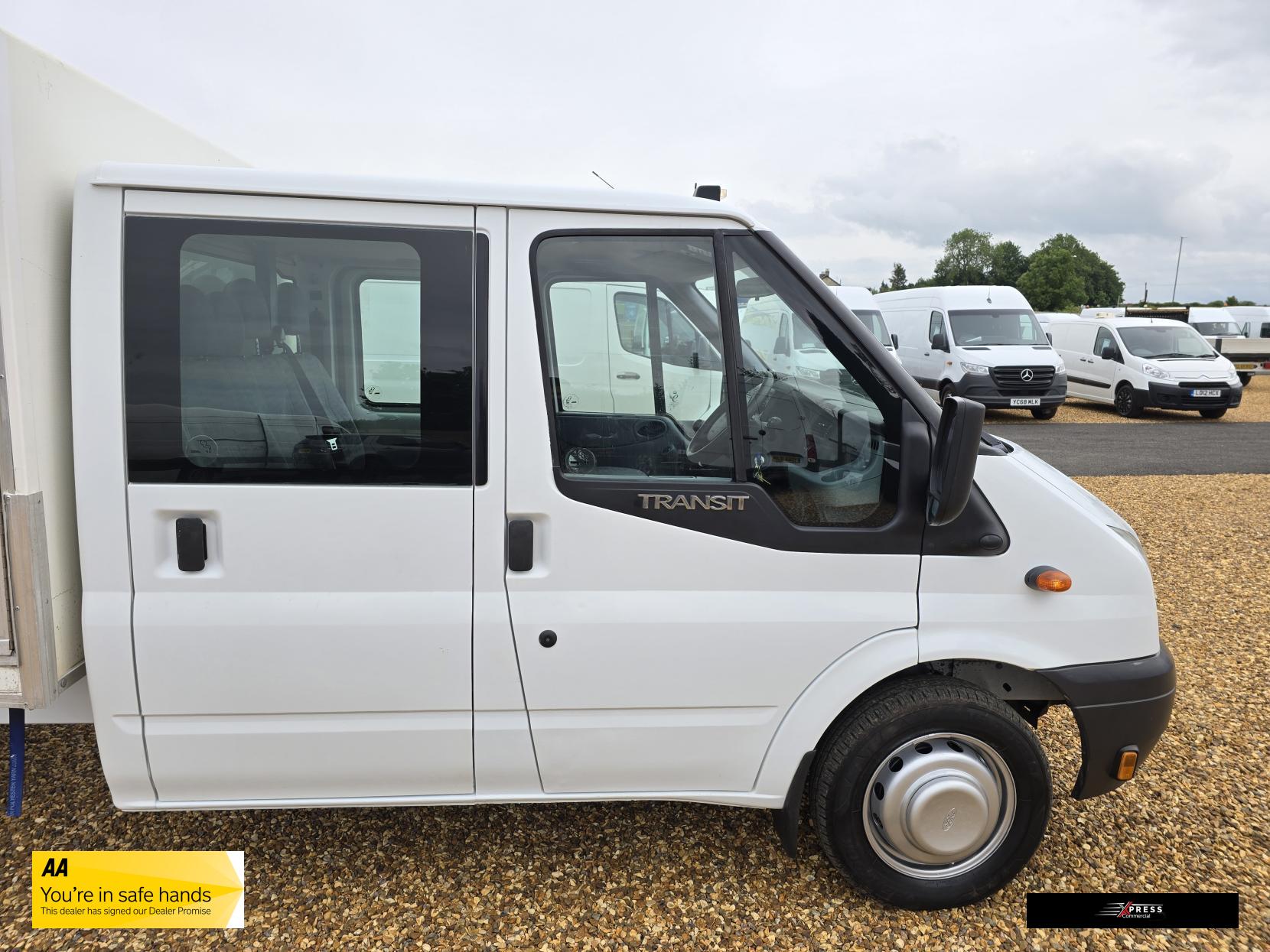 Ford Transit Transit 2.2 TDCi 350 Chassis Cab 4dr Diesel Manual RWD L4 (DRW) (123 bhp)