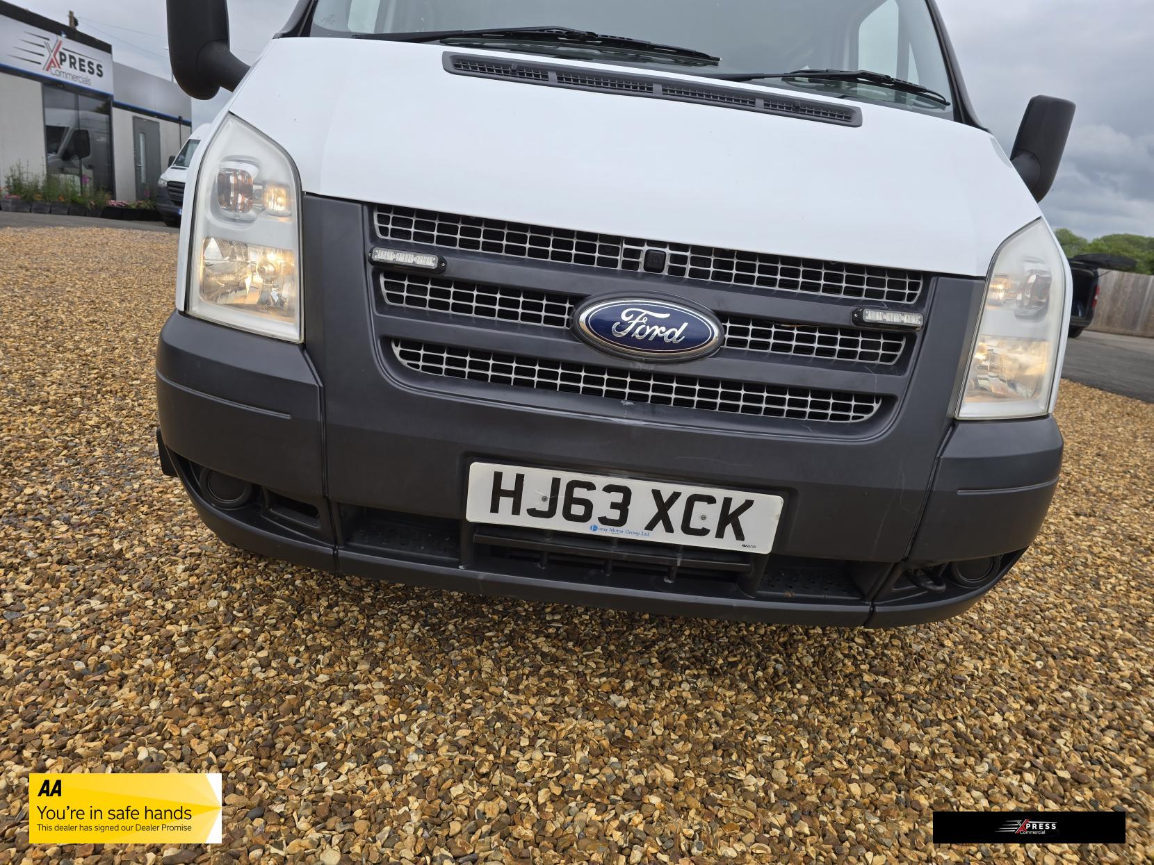 Ford Transit Transit 2.2 TDCi 350 Chassis Cab 4dr Diesel Manual RWD L4 (DRW) (123 bhp)