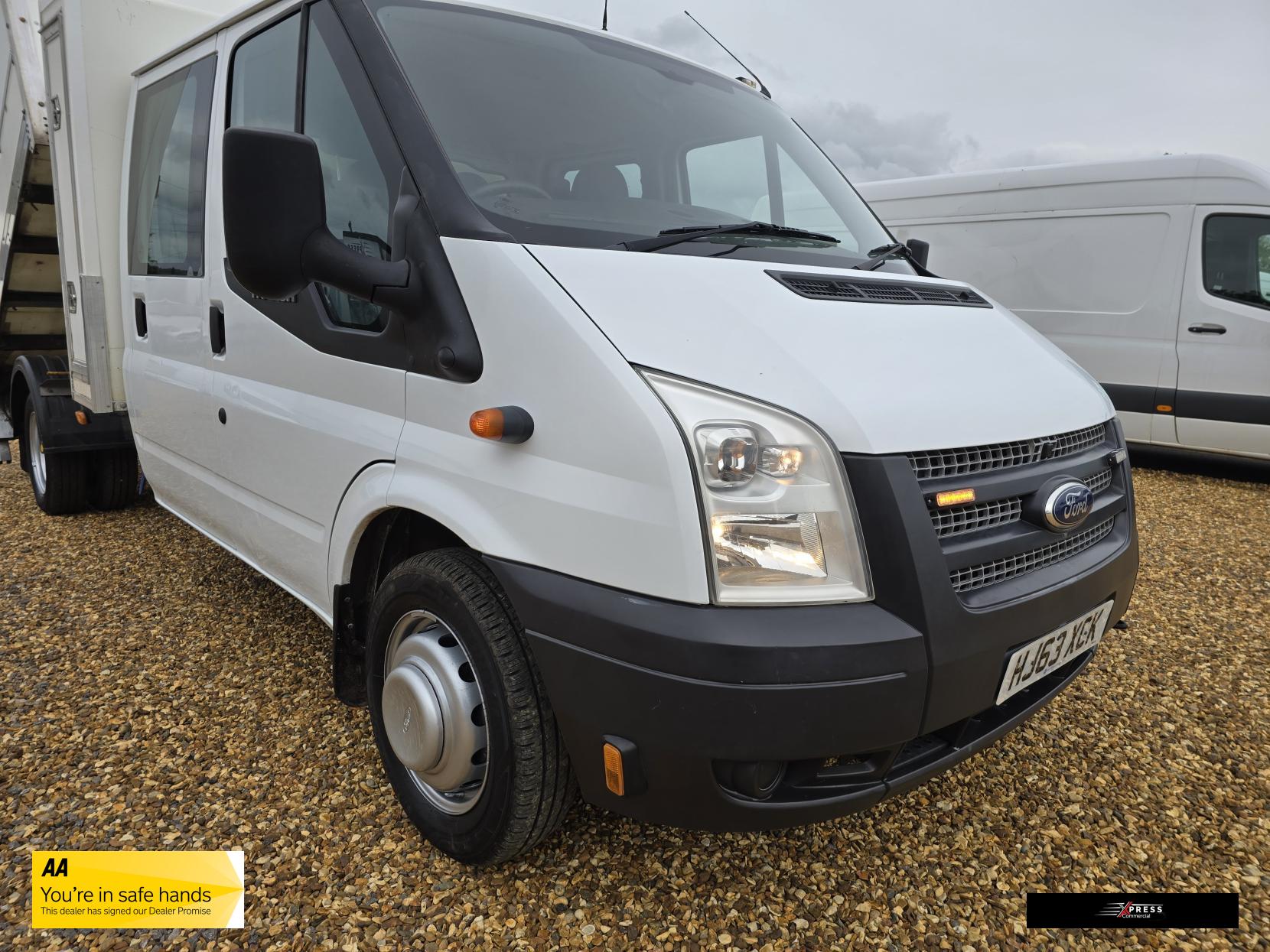 Ford Transit Transit 2.2 TDCi 350 Chassis Cab 4dr Diesel Manual RWD L4 (DRW) (123 bhp)