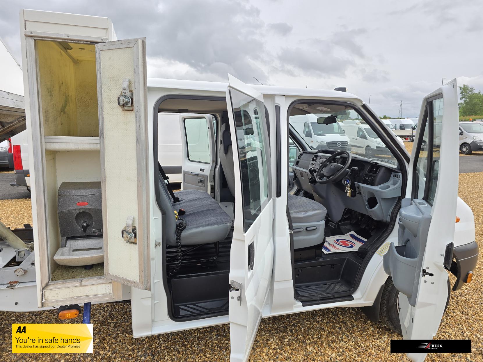 Ford Transit Transit 2.2 TDCi 350 Chassis Cab 4dr Diesel Manual RWD L4 (DRW) (123 bhp)