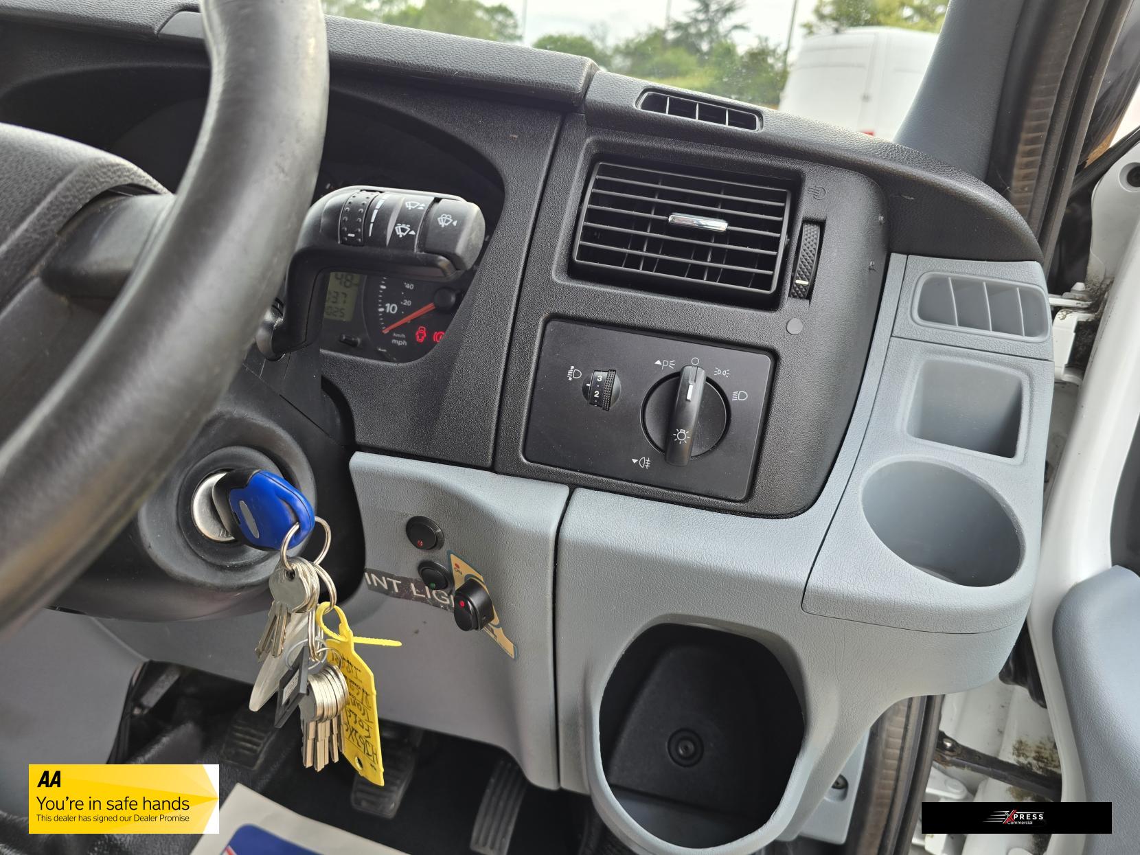 Ford Transit Transit 2.2 TDCi 350 Chassis Cab 4dr Diesel Manual RWD L4 (DRW) (123 bhp)