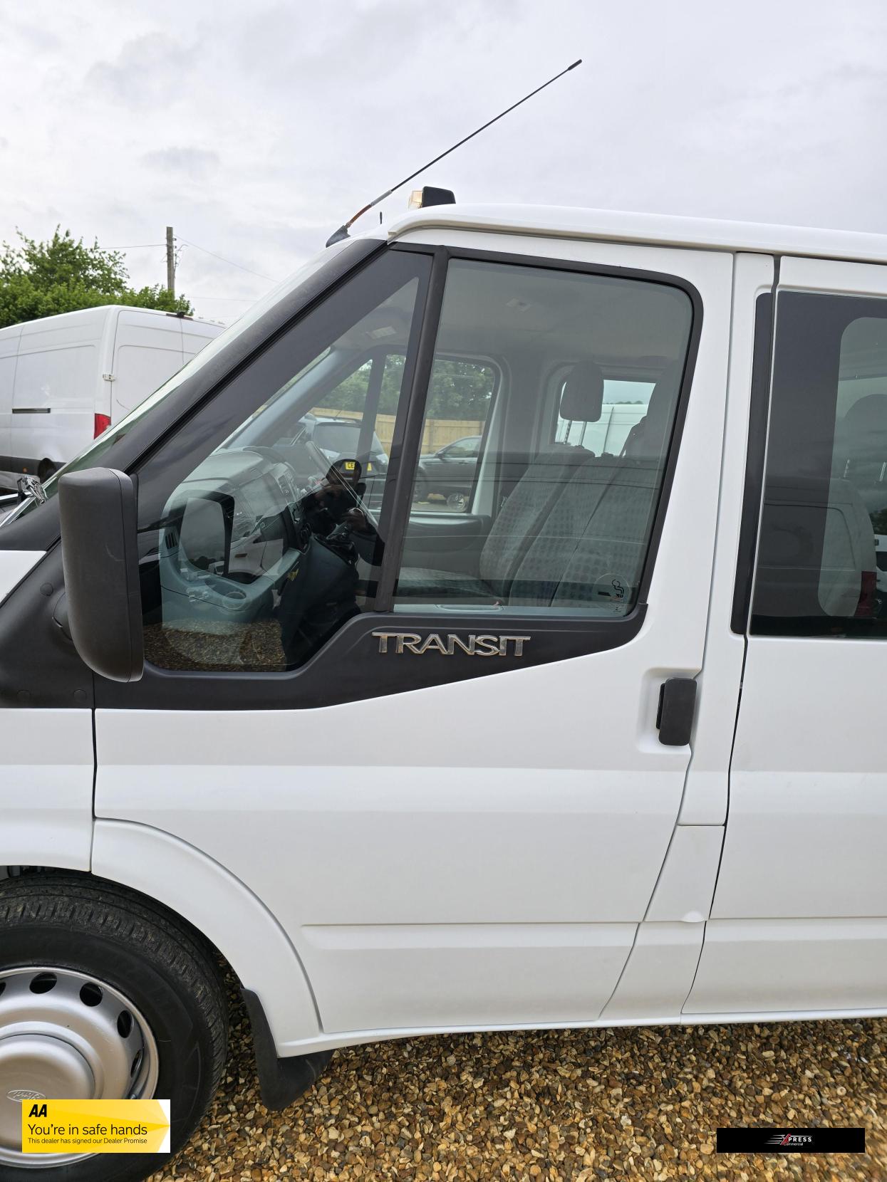 Ford Transit Transit 2.2 TDCi 350 Chassis Cab 4dr Diesel Manual RWD L4 (DRW) (123 bhp)
