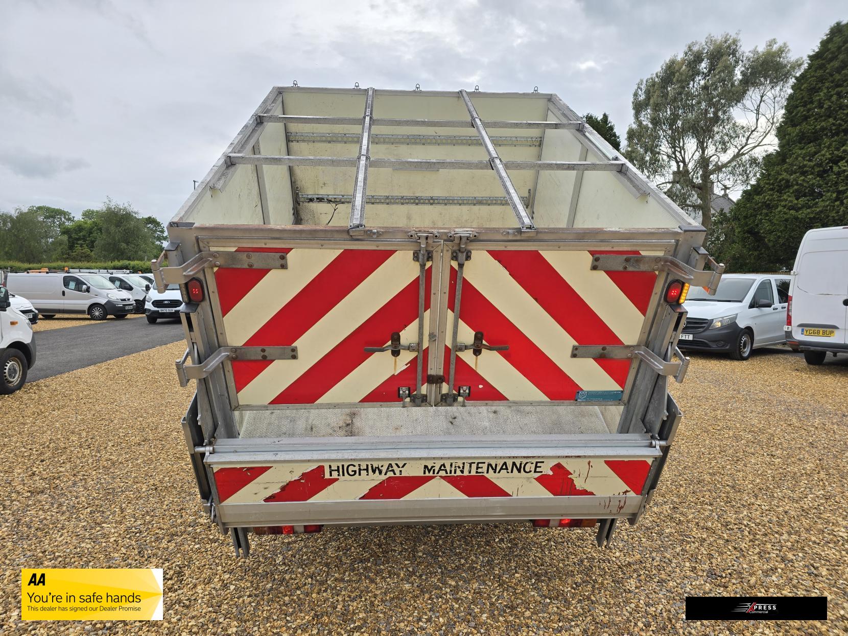 Ford Transit Transit 2.2 TDCi 350 Chassis Cab 4dr Diesel Manual RWD L4 (DRW) (123 bhp)