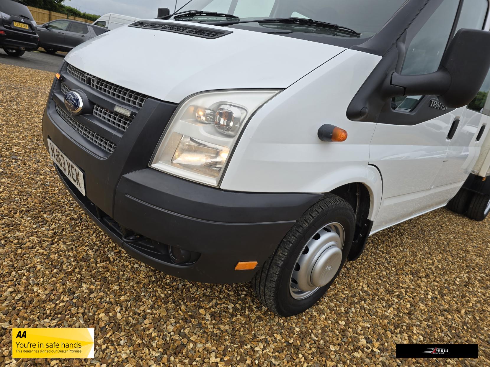 Ford Transit Transit 2.2 TDCi 350 Chassis Cab 4dr Diesel Manual RWD L4 (DRW) (123 bhp)