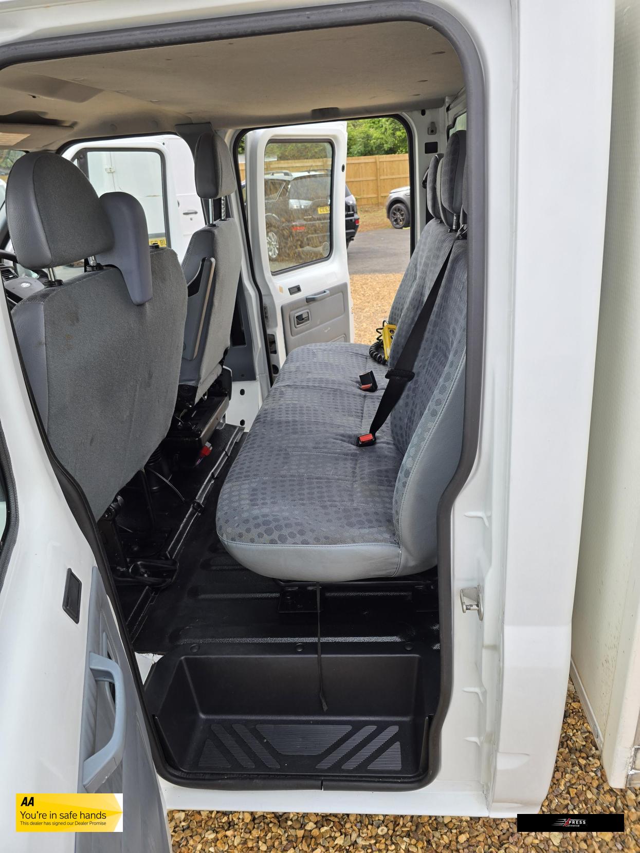 Ford Transit Transit 2.2 TDCi 350 Chassis Cab 4dr Diesel Manual RWD L4 (DRW) (123 bhp)