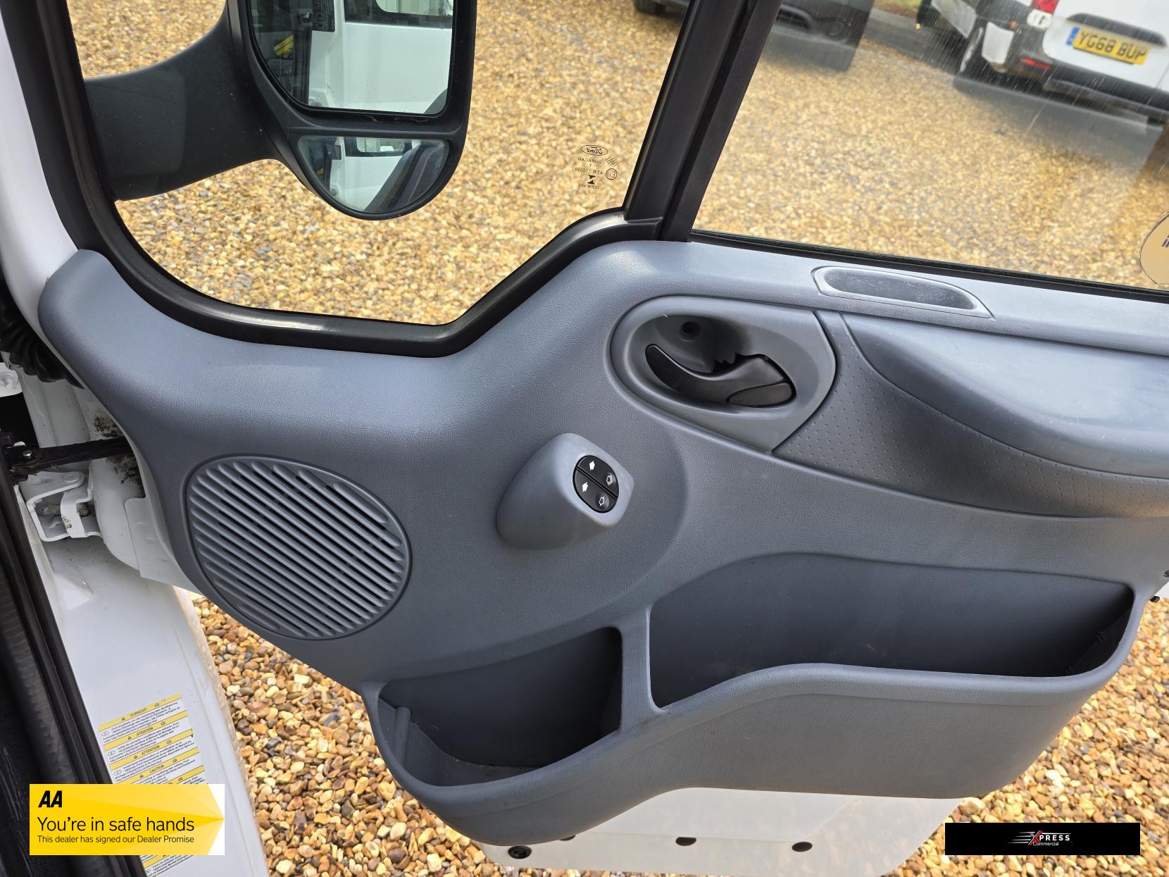 Ford Transit Transit 2.2 TDCi 350 Chassis Cab 4dr Diesel Manual RWD L4 (DRW) (123 bhp)