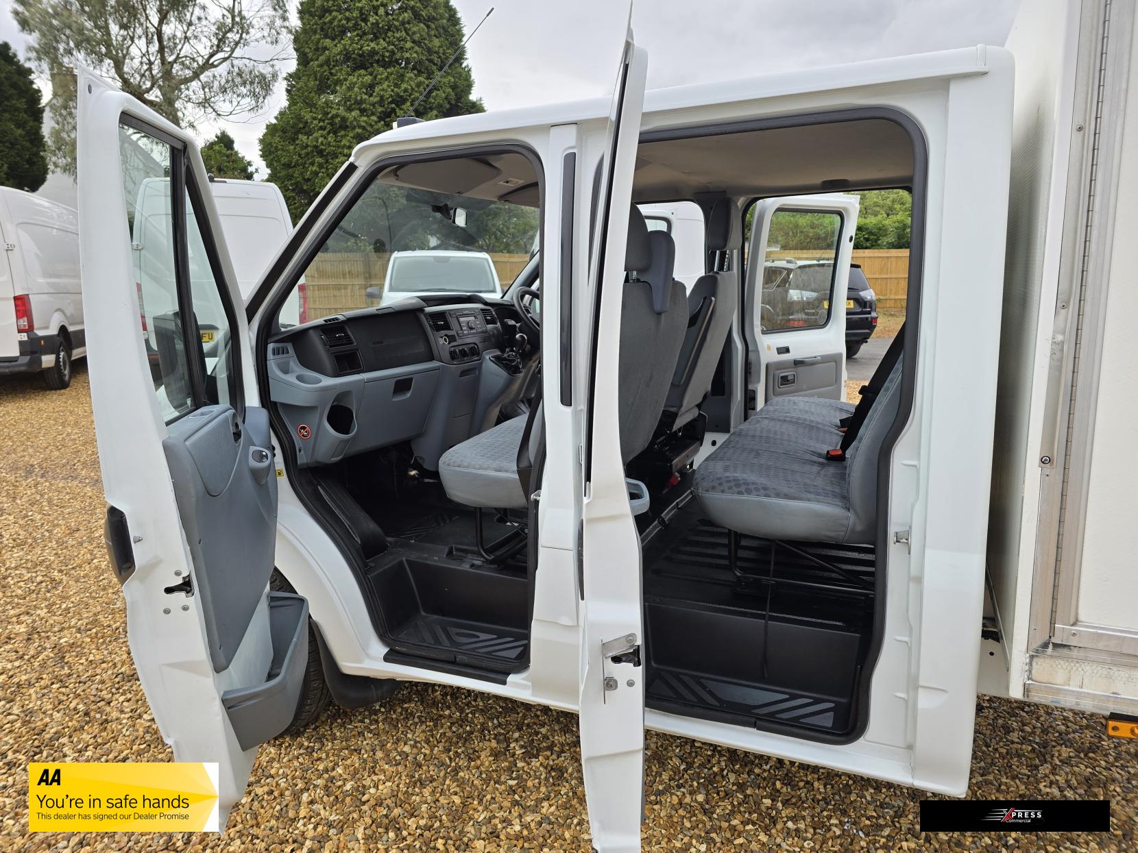 Ford Transit Transit 2.2 TDCi 350 Chassis Cab 4dr Diesel Manual RWD L4 (DRW) (123 bhp)