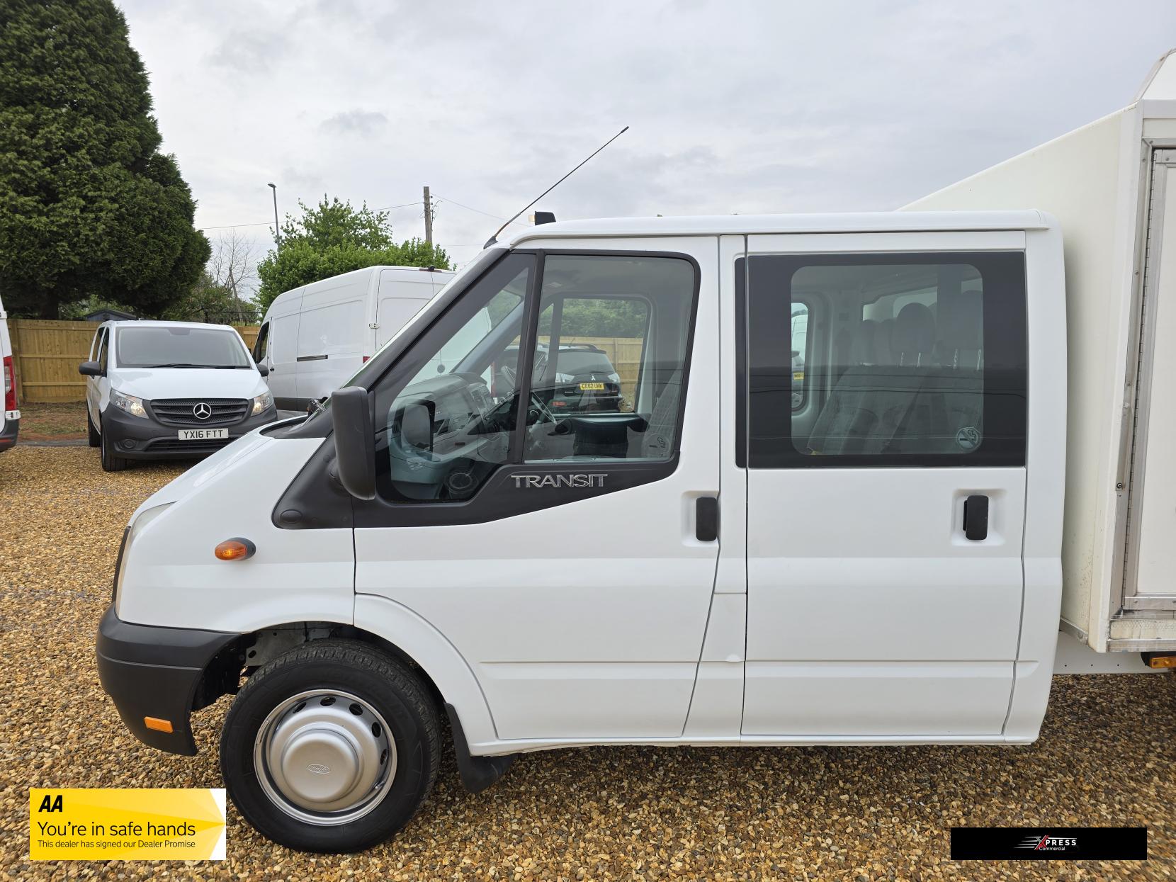 Ford Transit Transit 2.2 TDCi 350 Chassis Cab 4dr Diesel Manual RWD L4 (DRW) (123 bhp)