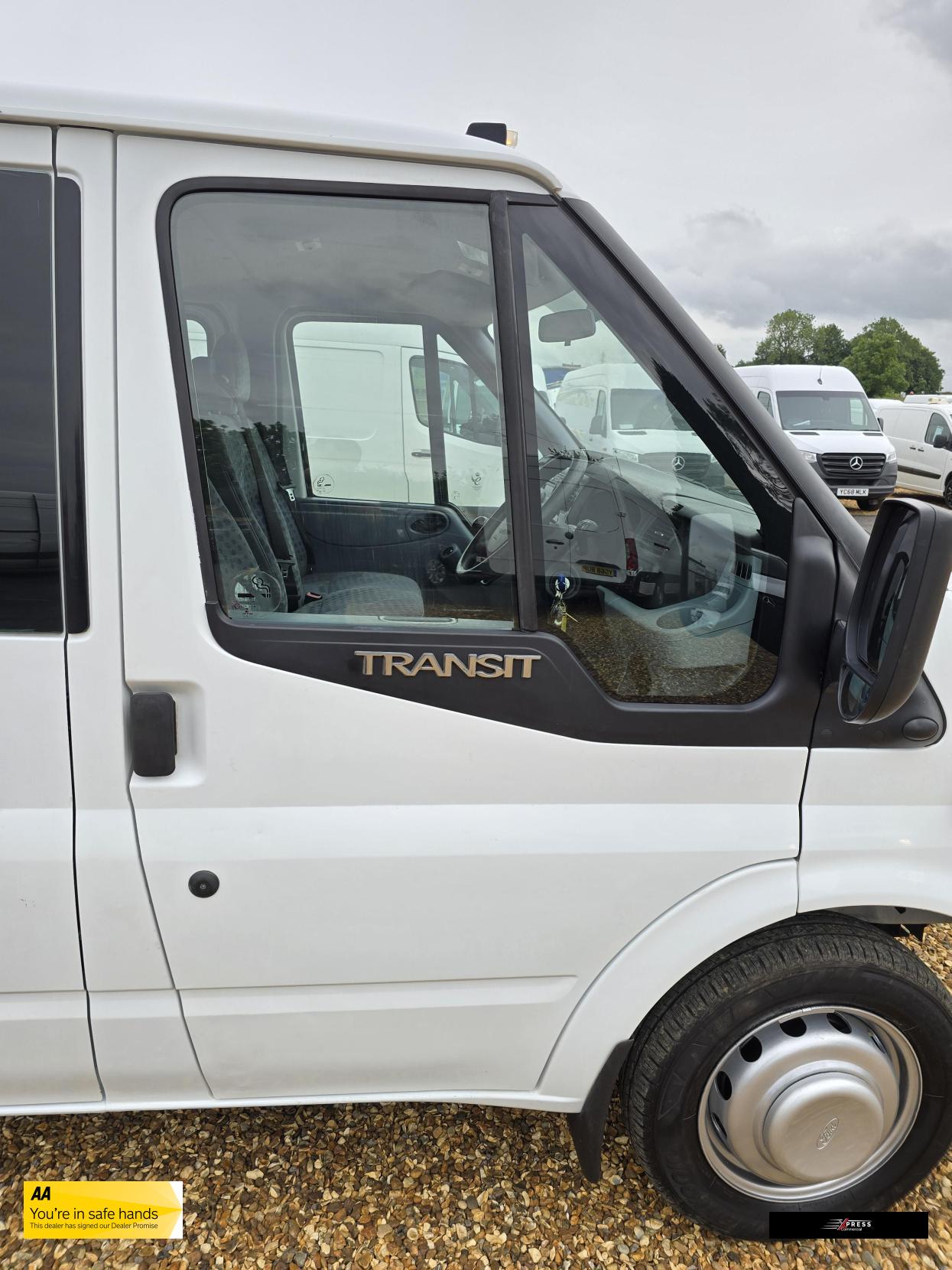 Ford Transit Transit 2.2 TDCi 350 Chassis Cab 4dr Diesel Manual RWD L4 (DRW) (123 bhp)