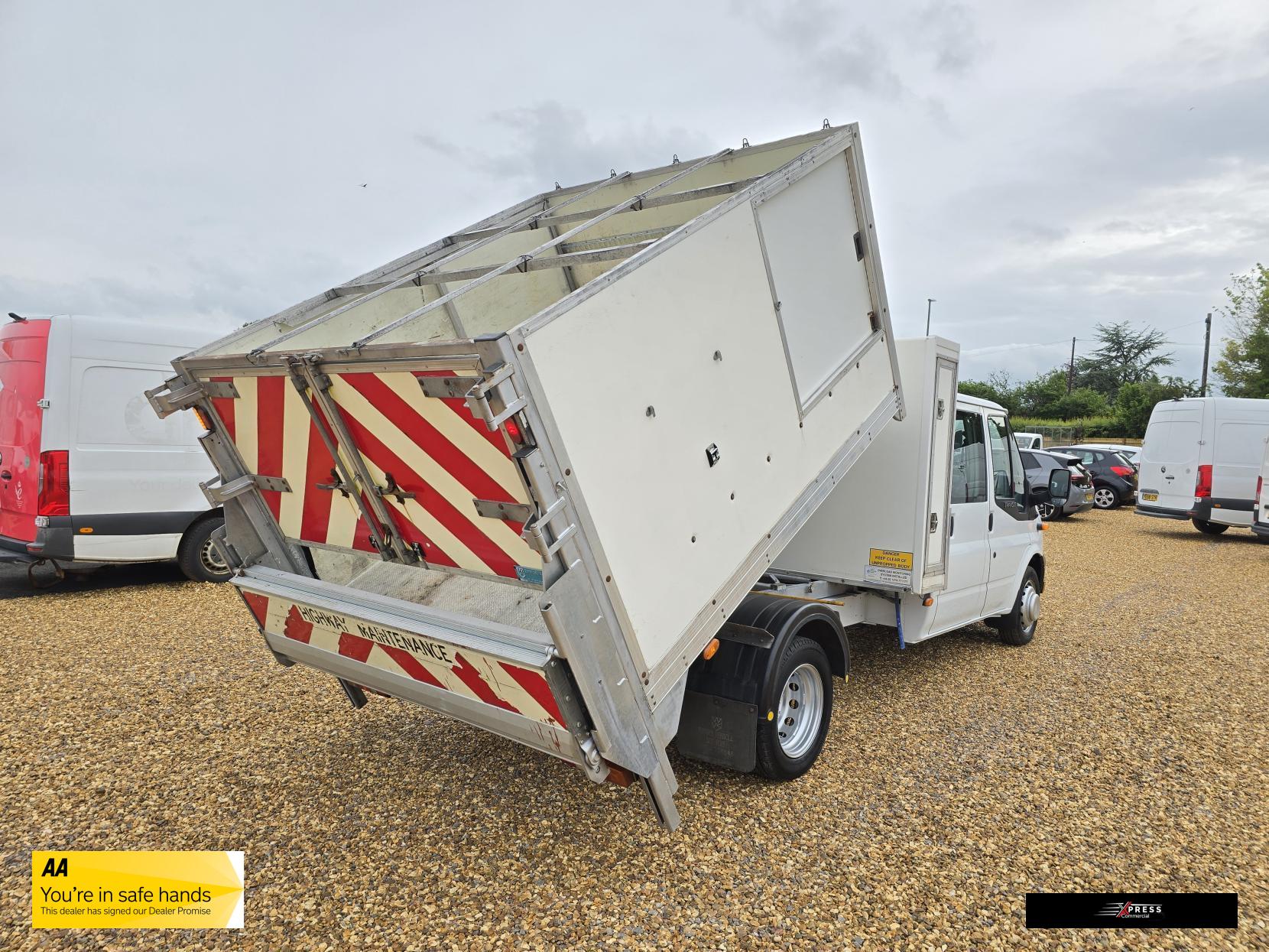 Ford Transit Transit 2.2 TDCi 350 Chassis Cab 4dr Diesel Manual RWD L4 (DRW) (123 bhp)