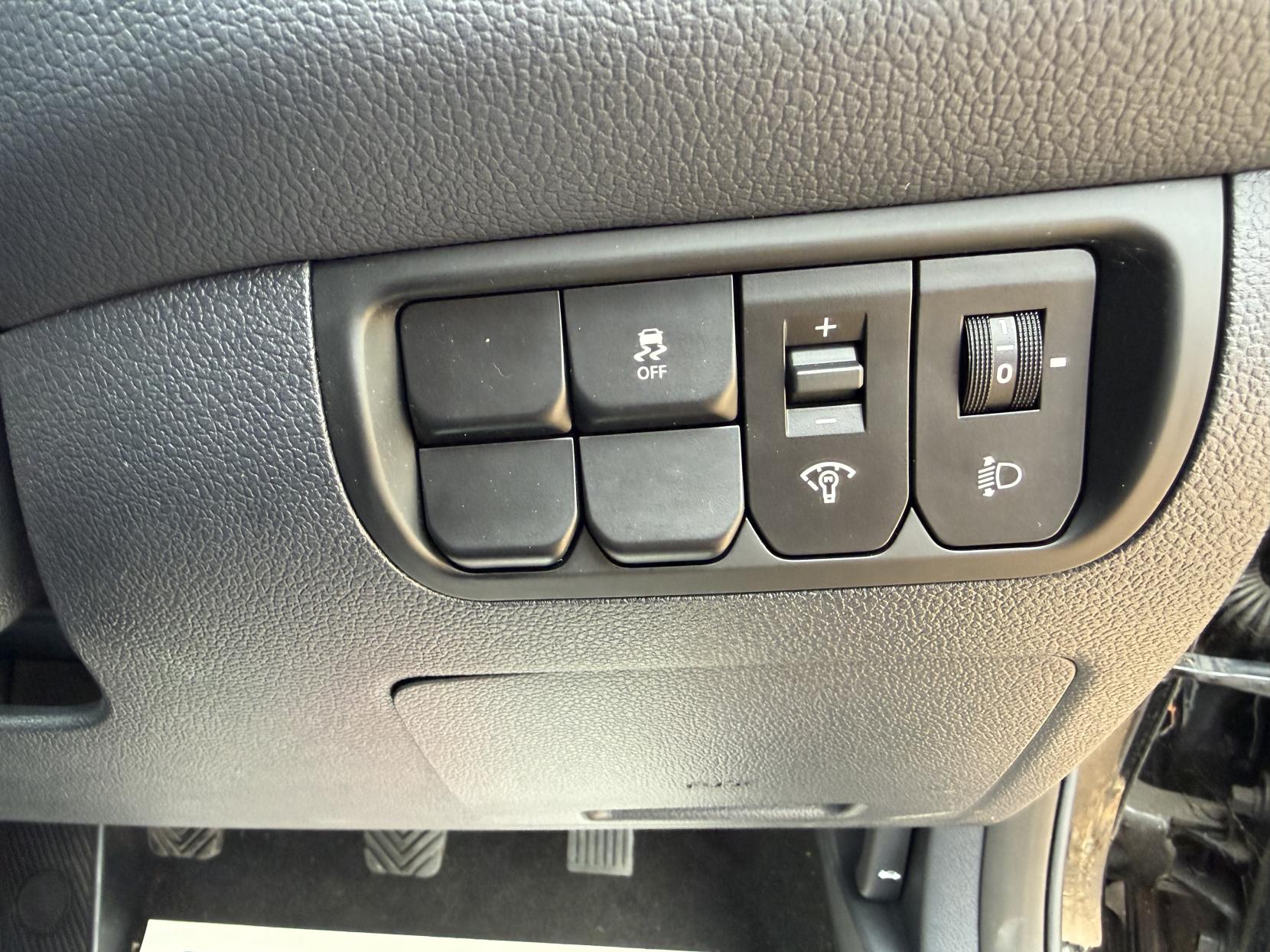 2014 Kia Rio 1.25 2 Hatchback 5dr Petrol Manual Euro 5 (84 bhp) - Thumbnail 21
