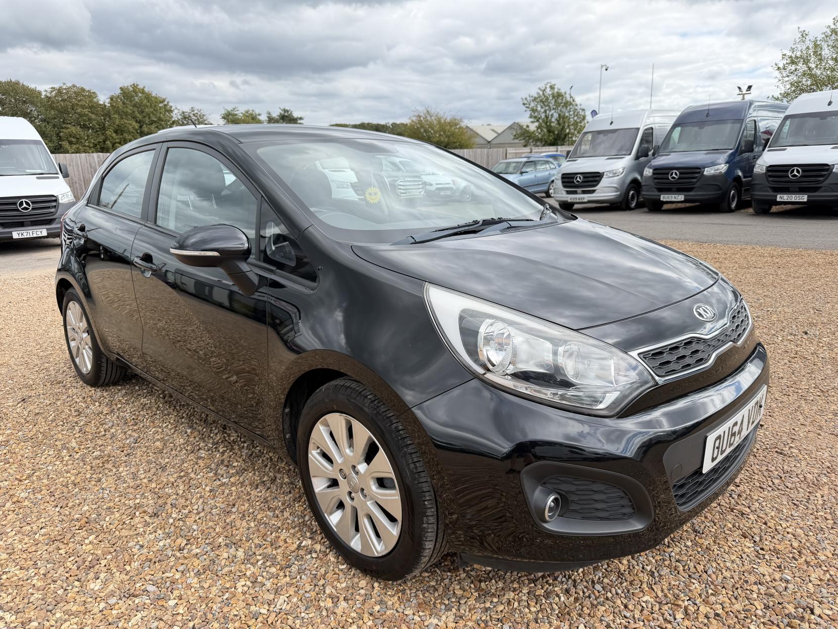2014 Kia Rio 1.25 2 Hatchback 5dr Petrol Manual Euro 5 (84 bhp) - Thumbnail 2