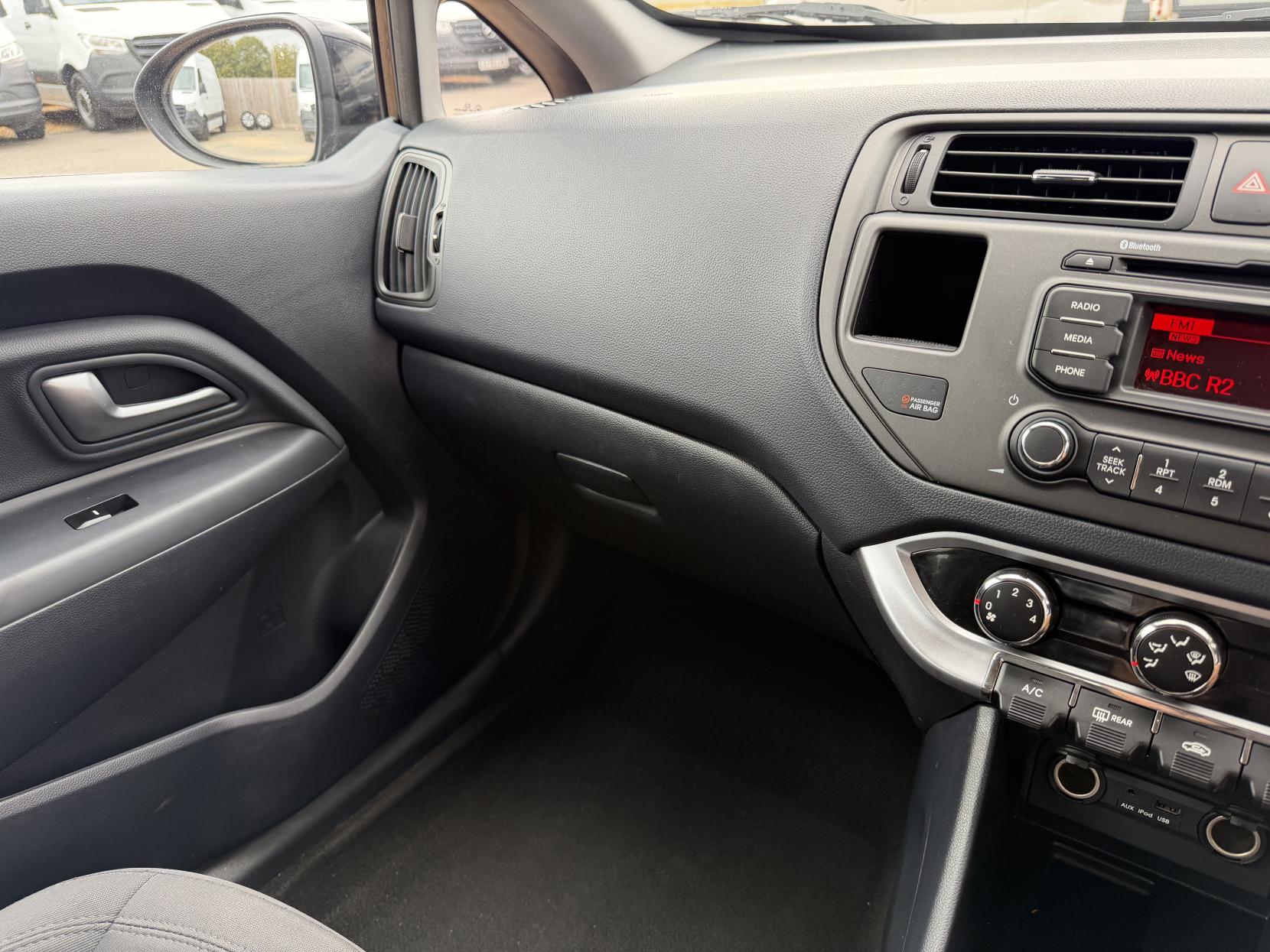 2014 Kia Rio 1.25 2 Hatchback 5dr Petrol Manual Euro 5 (84 bhp) - Thumbnail 29