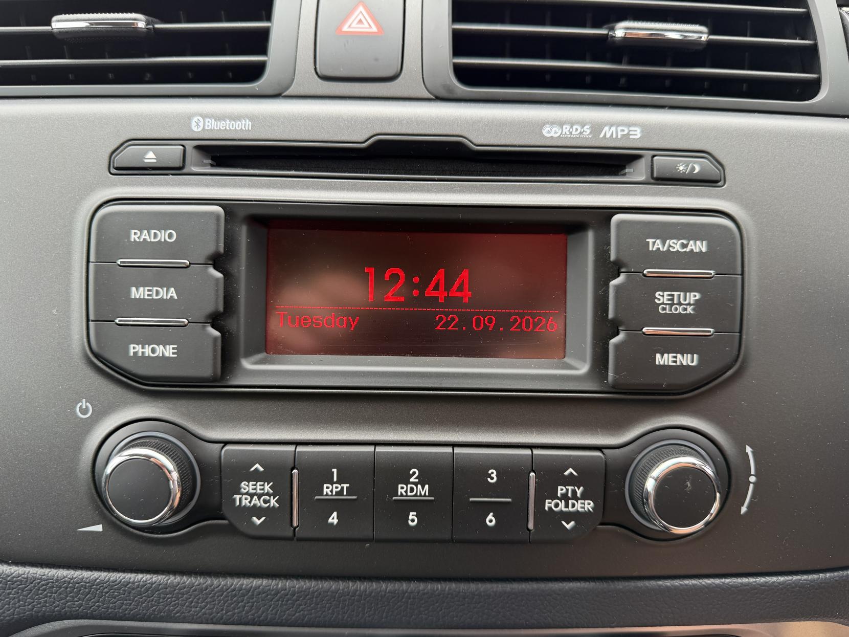 2014 Kia Rio 1.25 2 Hatchback 5dr Petrol Manual Euro 5 (84 bhp) - Thumbnail 28