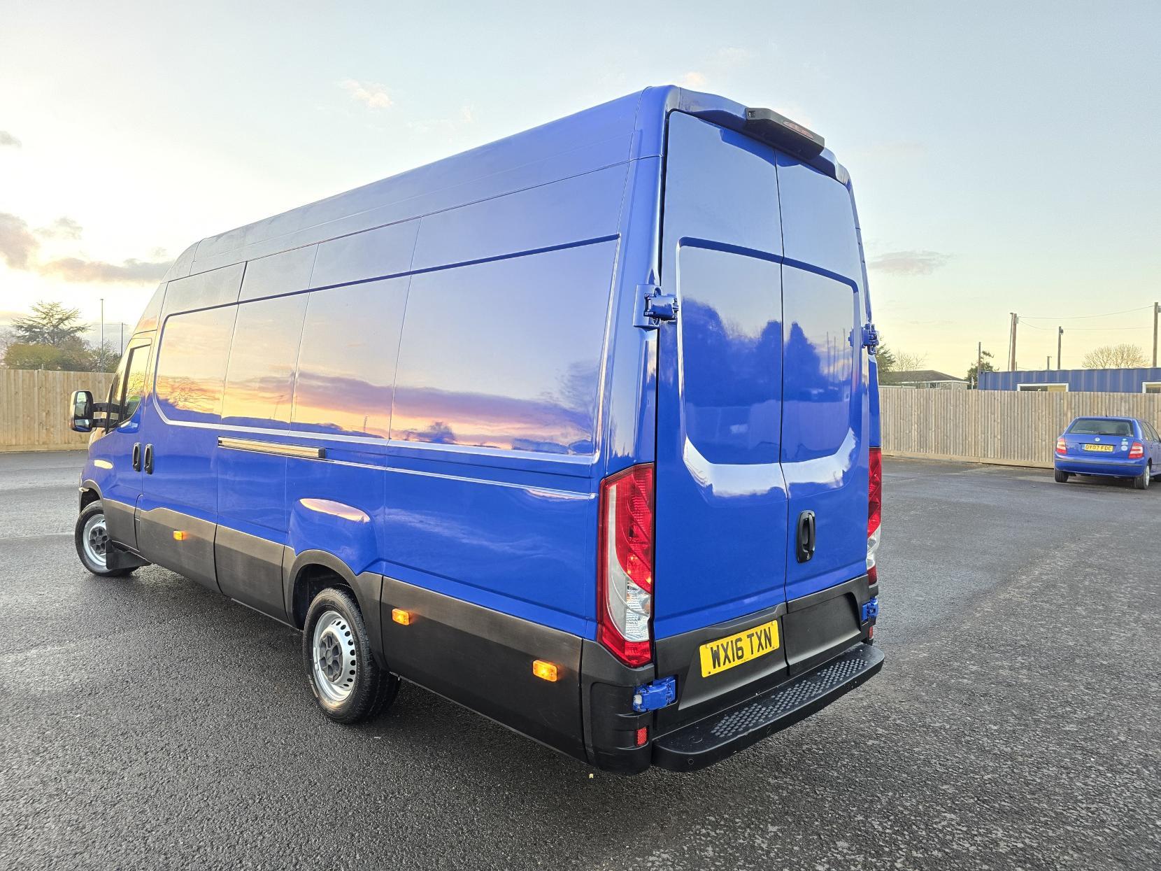 Iveco Daily 2.3 TD 13V Plus 35S 4100 Panel Van 4dr Diesel Manual L3 H3 (204 g/km, 126 bhp)