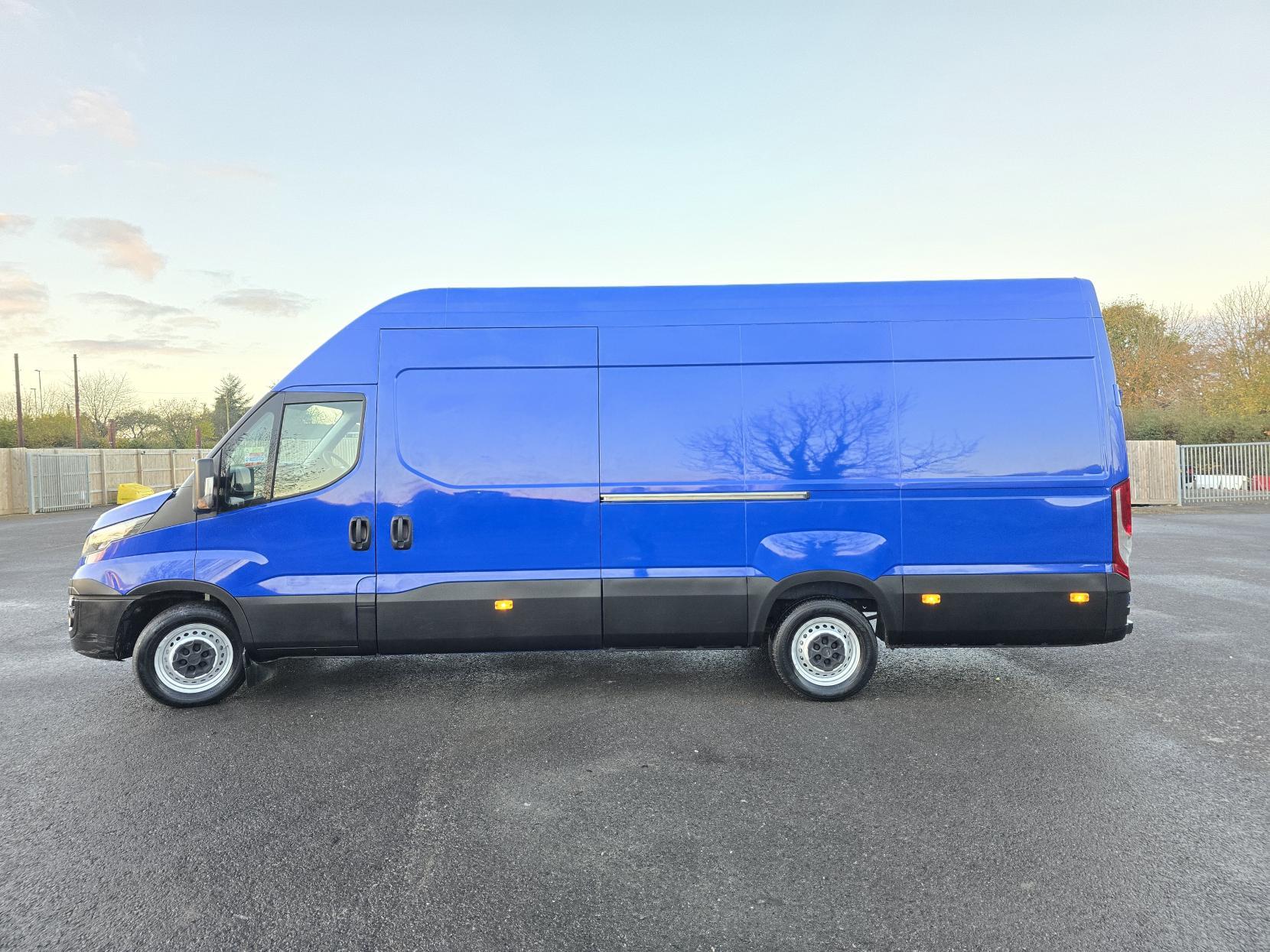 Iveco Daily 2.3 TD 13V Plus 35S 4100 Panel Van 4dr Diesel Manual L3 H3 (204 g/km, 126 bhp)