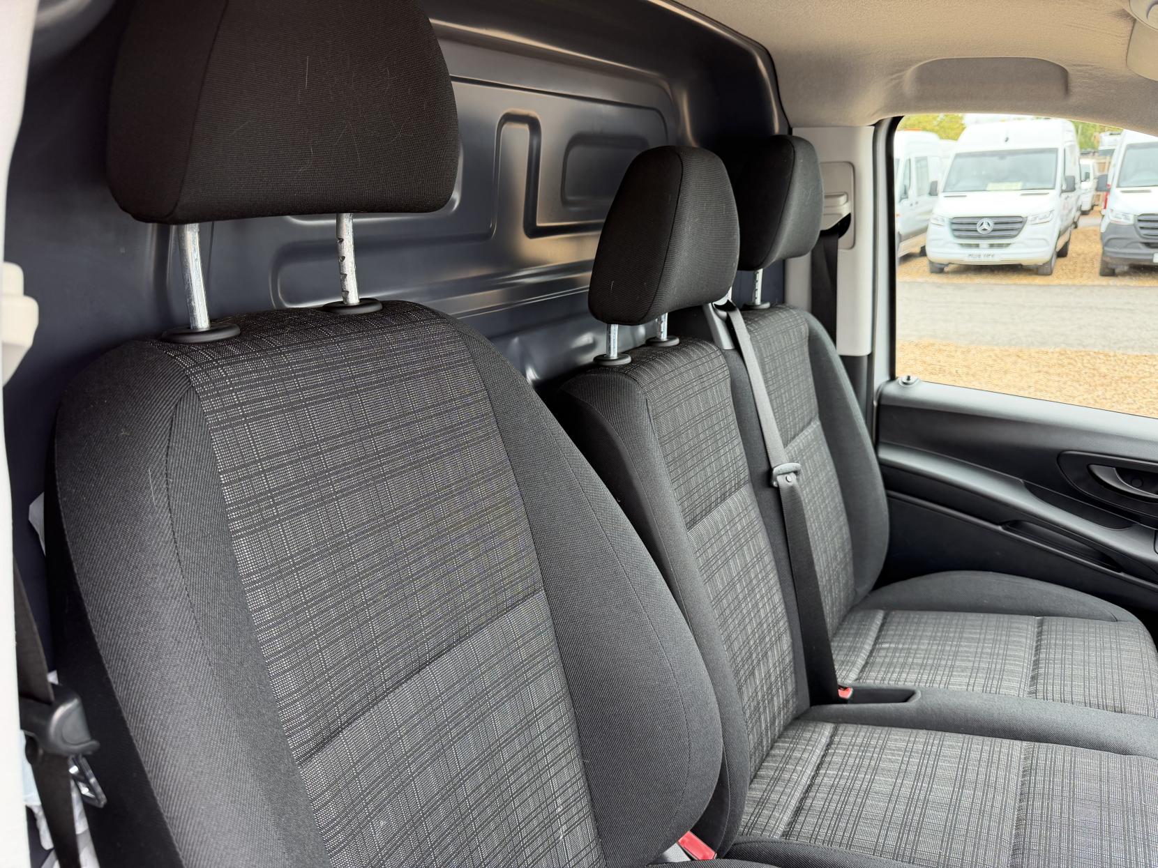 2017 Mercedes-Benz Vito 1.6 111 CDI Panel Van 6dr Diesel Manual FWD L2 Euro 6 (114 ps) - Thumbnail 16