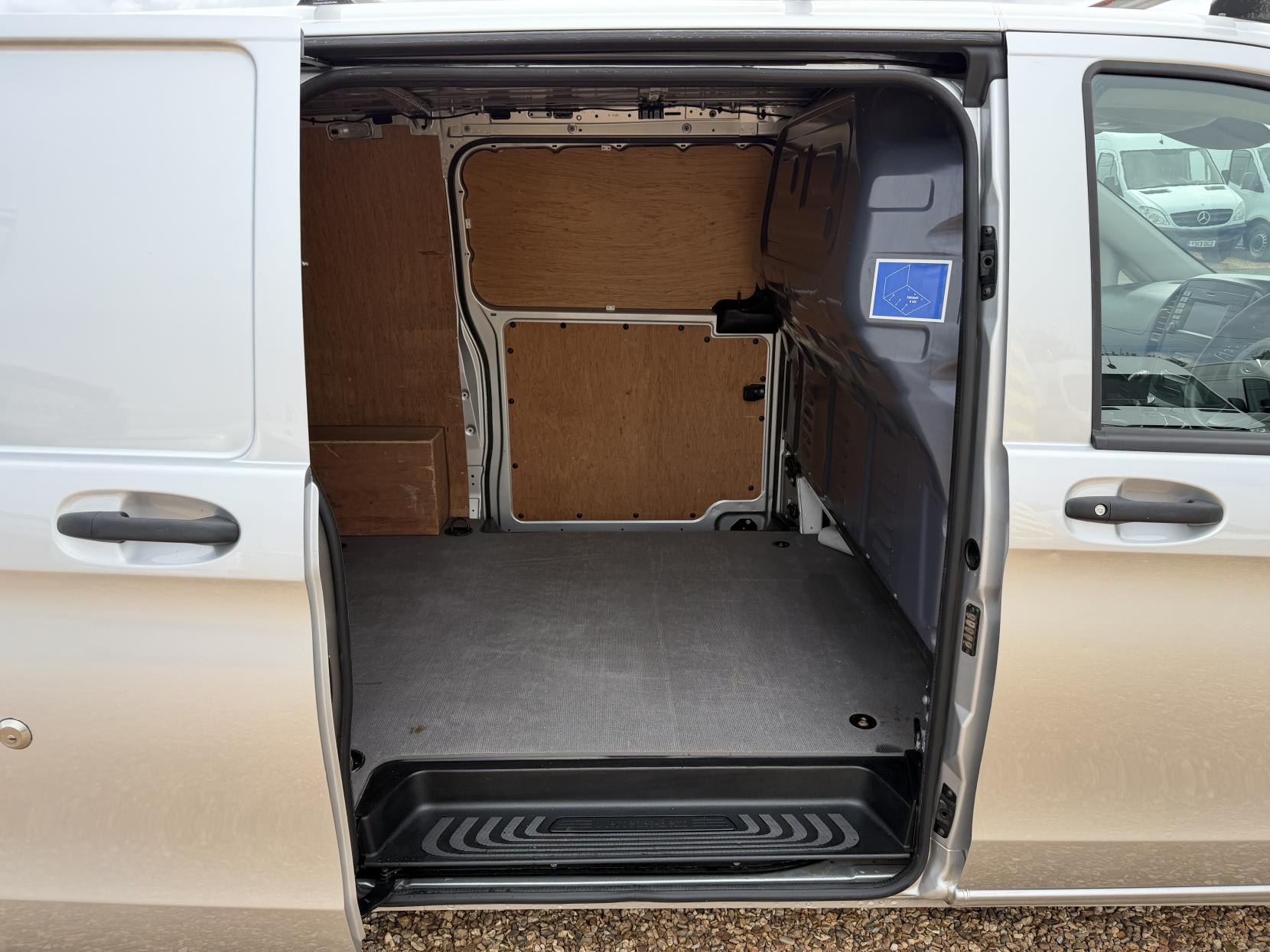 2017 Mercedes-Benz Vito 1.6 111 CDI Panel Van 6dr Diesel Manual FWD L2 Euro 6 (114 ps) - Thumbnail 30