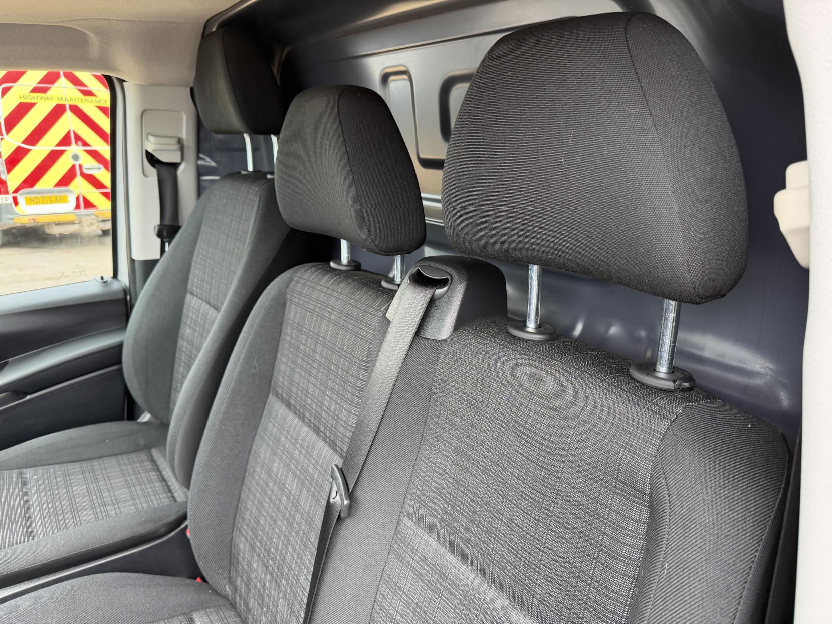 2017 Mercedes-Benz Vito 1.6 111 CDI Panel Van 6dr Diesel Manual FWD L2 Euro 6 (114 ps) - Thumbnail 15