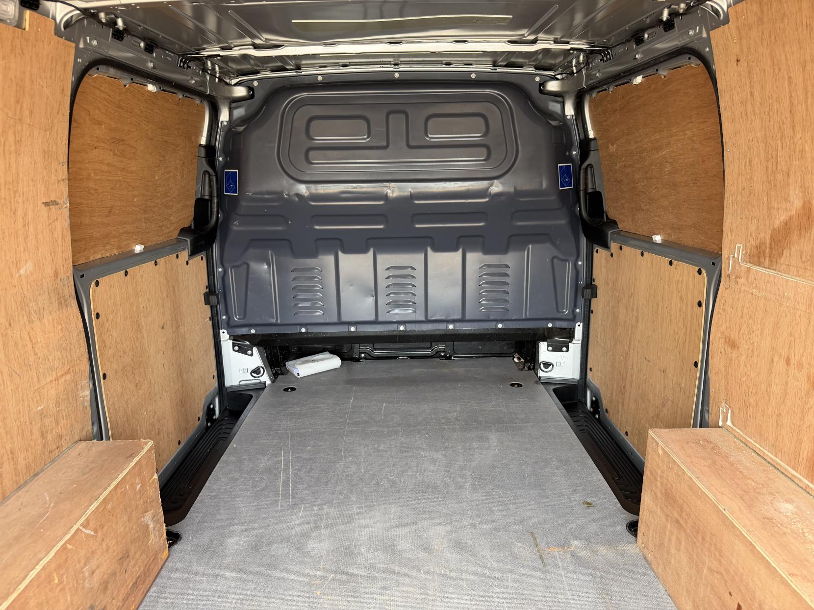 2017 Mercedes-Benz Vito 1.6 111 CDI Panel Van 6dr Diesel Manual FWD L2 Euro 6 (114 ps) - Thumbnail 3