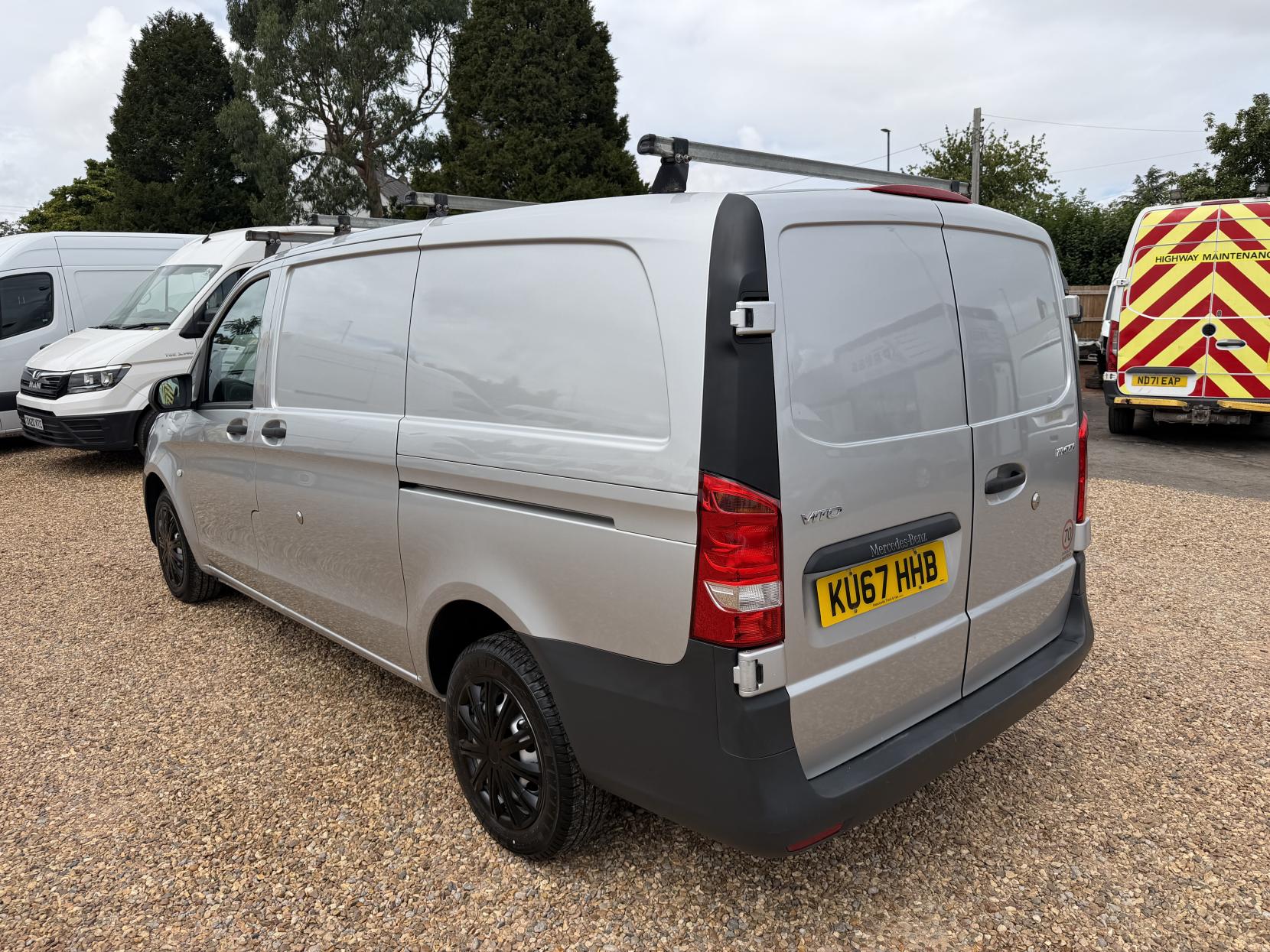 2017 Mercedes-Benz Vito 1.6 111 CDI Panel Van 6dr Diesel Manual FWD L2 Euro 6 (114 ps) - Thumbnail 9