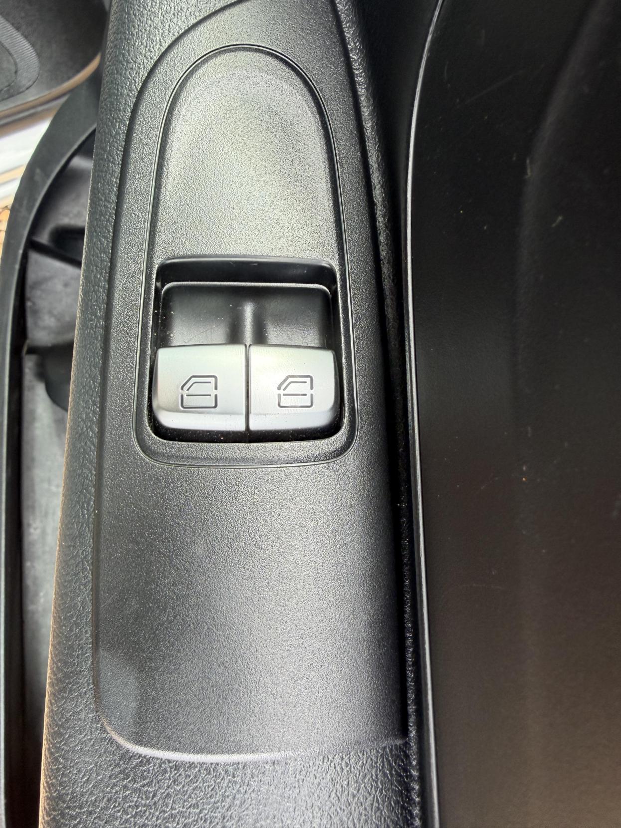 2017 Mercedes-Benz Vito 1.6 111 CDI Panel Van 6dr Diesel Manual FWD L2 Euro 6 (114 ps) - Thumbnail 20