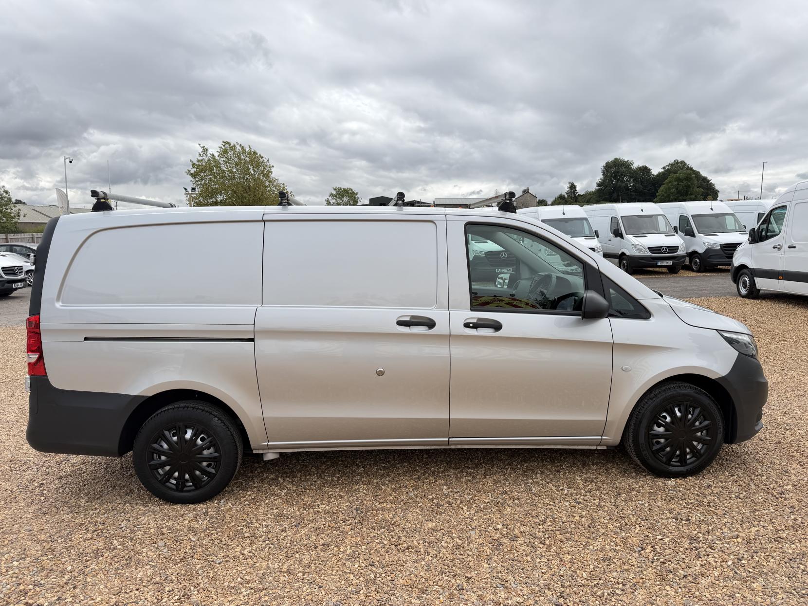 2017 Mercedes-Benz Vito 1.6 111 CDI Panel Van 6dr Diesel Manual FWD L2 Euro 6 (114 ps) - Thumbnail 12