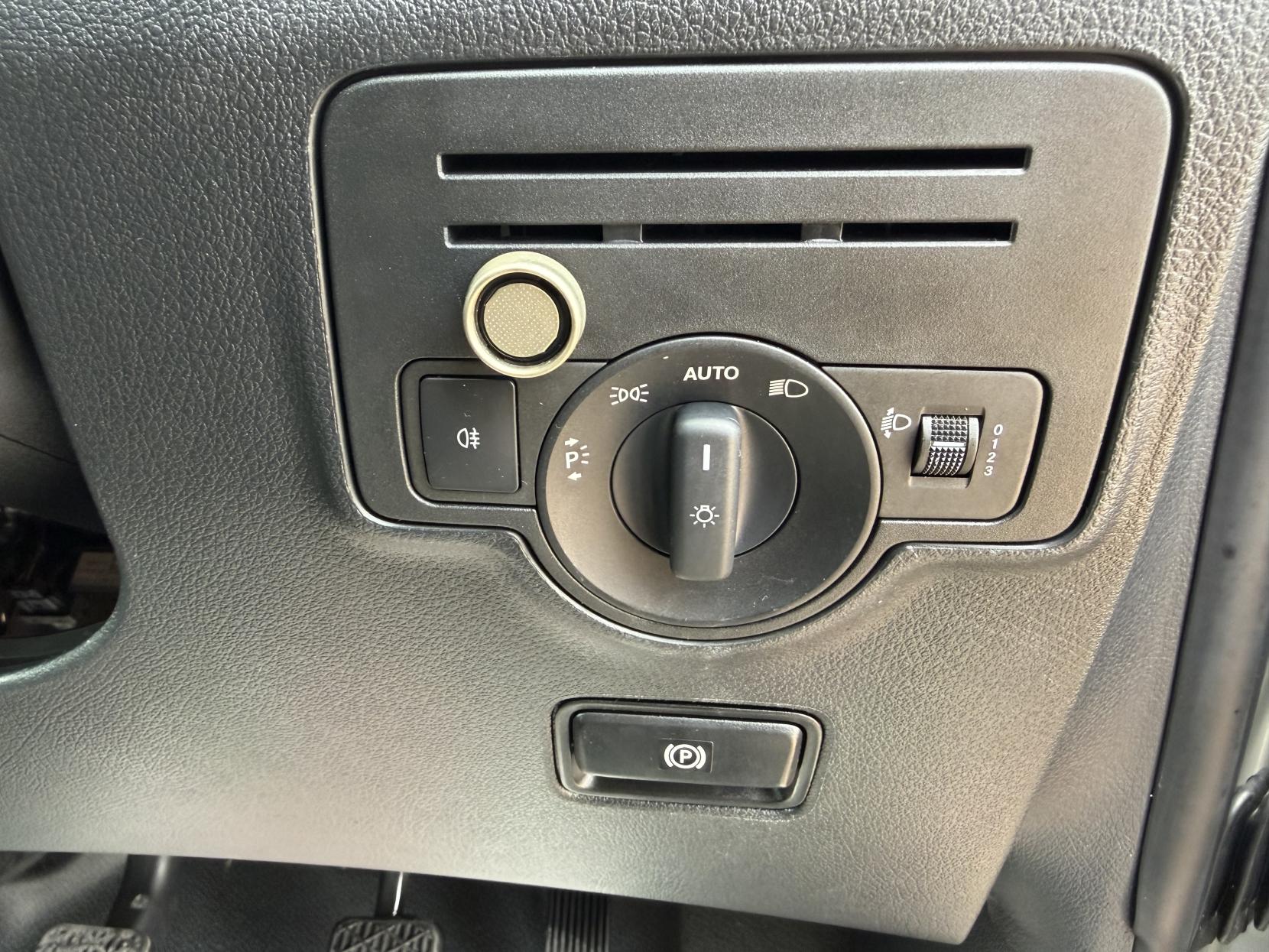 2017 Mercedes-Benz Vito 1.6 111 CDI Panel Van 6dr Diesel Manual FWD L2 Euro 6 (114 ps) - Thumbnail 18