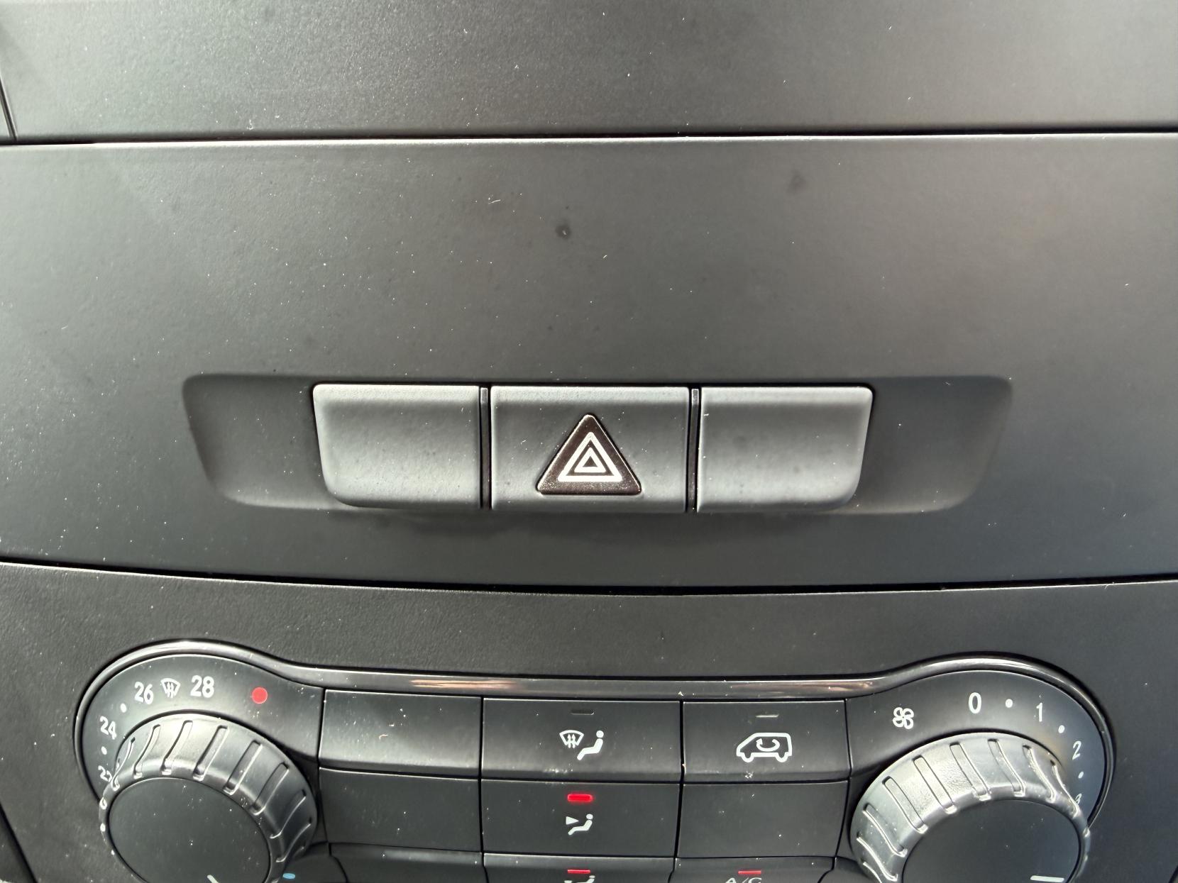2017 Mercedes-Benz Vito 1.6 111 CDI Panel Van 6dr Diesel Manual FWD L2 Euro 6 (114 ps) - Thumbnail 28