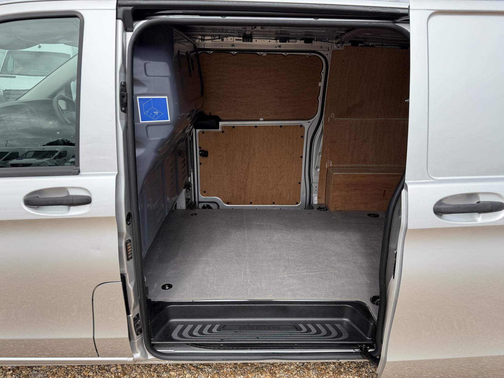 2017 Mercedes-Benz Vito 1.6 111 CDI Panel Van 6dr Diesel Manual FWD L2 Euro 6 (114 ps) - Thumbnail 32