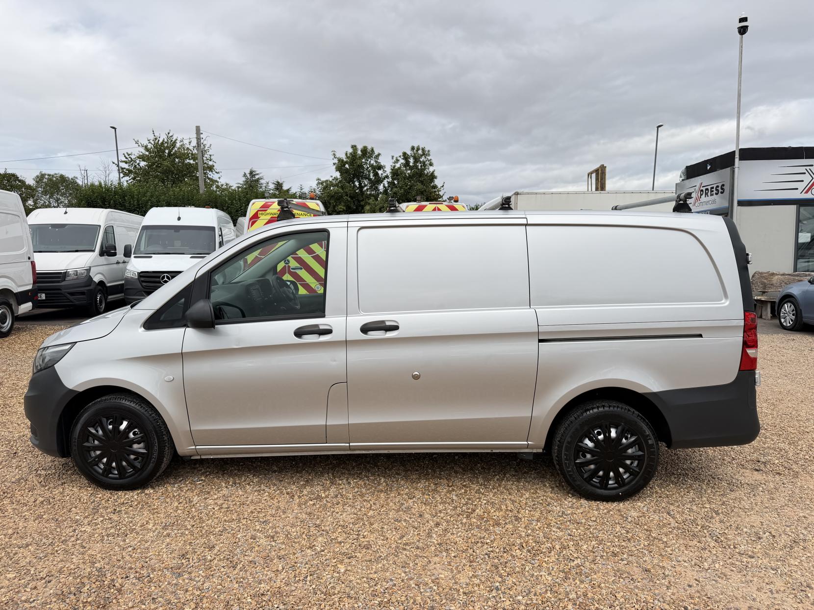 2017 Mercedes-Benz Vito 1.6 111 CDI Panel Van 6dr Diesel Manual FWD L2 Euro 6 (114 ps) - Thumbnail 8