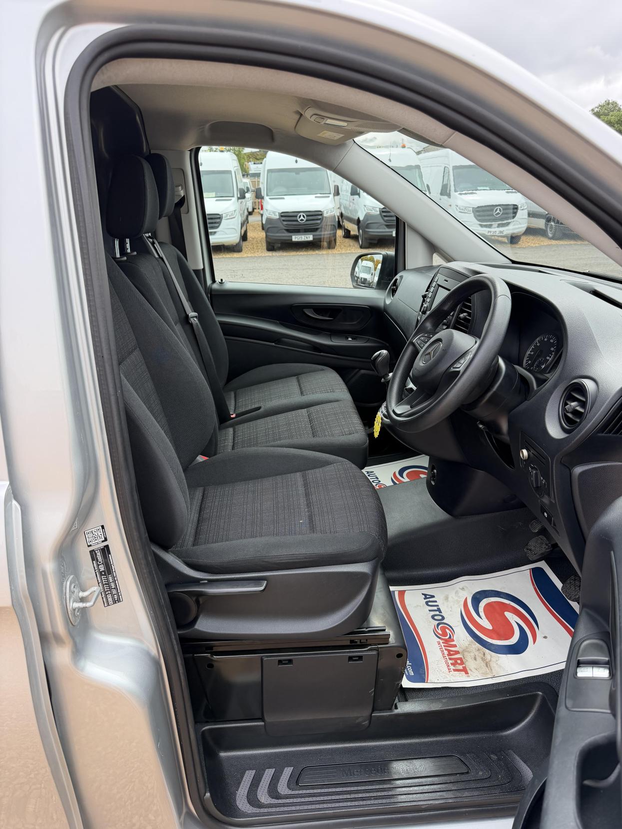 2017 Mercedes-Benz Vito 1.6 111 CDI Panel Van 6dr Diesel Manual FWD L2 Euro 6 (114 ps) - Thumbnail 14