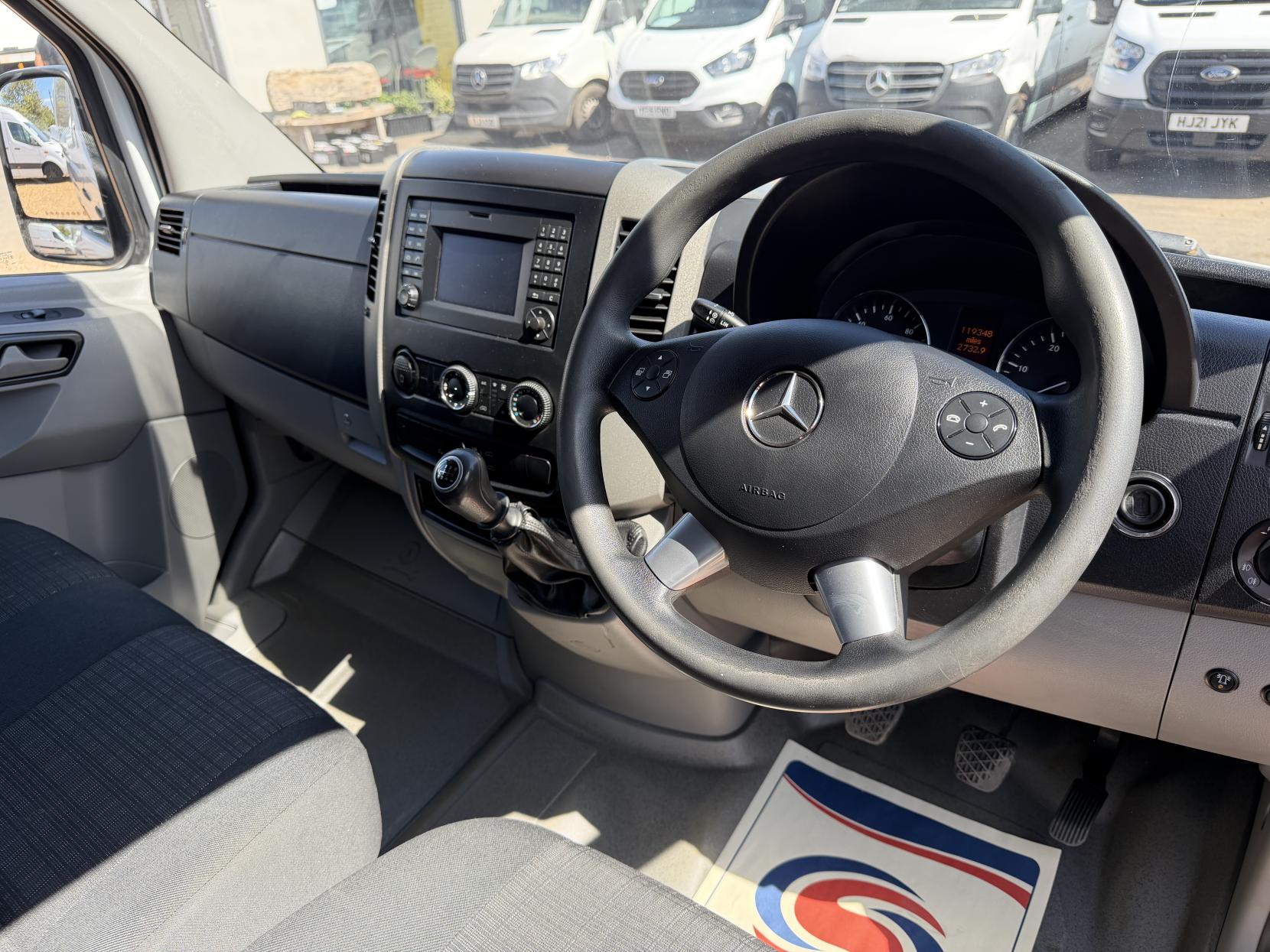 2015 Mercedes-Benz Sprinter 2.1 313 CDi Panel Van 4dr Diesel Manual RWD L2 (129 bhp) - Thumbnail 2