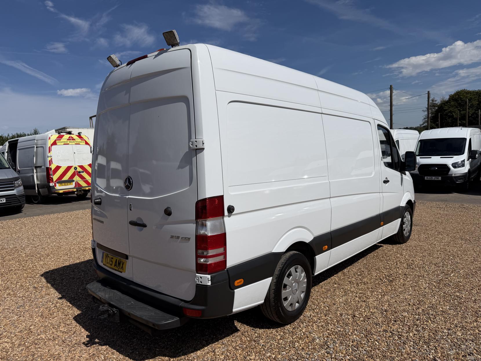 2015 Mercedes-Benz Sprinter 2.1 313 CDi Panel Van 4dr Diesel Manual RWD L2 (129 bhp) - Thumbnail 11