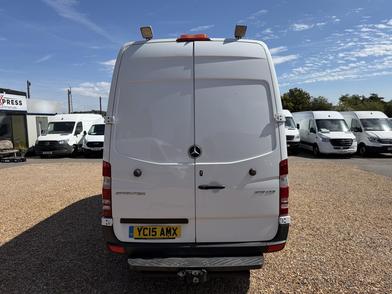 2015 Mercedes-Benz Sprinter 2.1 313 CDi Panel Van 4dr Diesel Manual RWD L2 (129 bhp) - Thumbnail 10