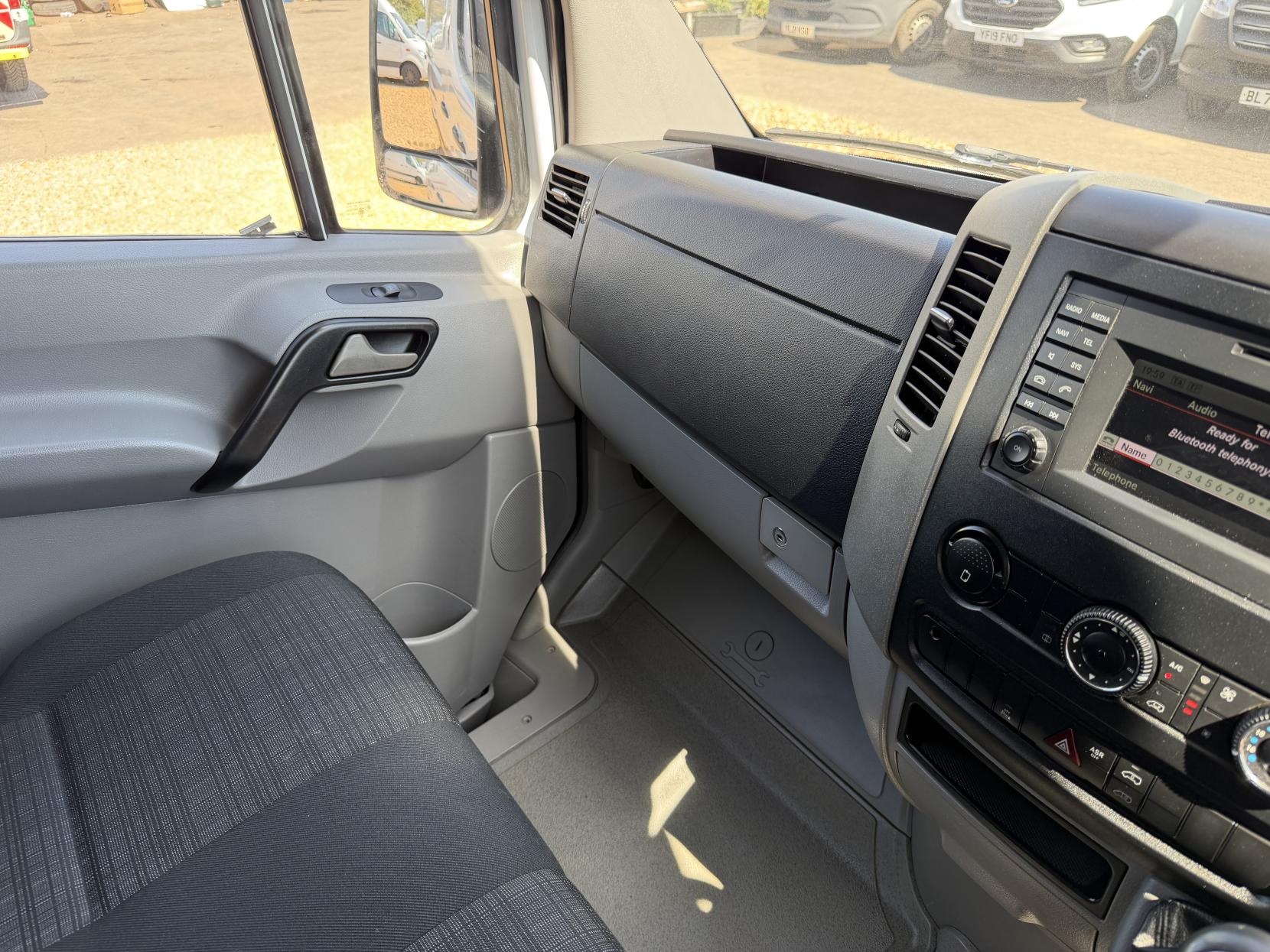2015 Mercedes-Benz Sprinter 2.1 313 CDi Panel Van 4dr Diesel Manual RWD L2 (129 bhp) - Thumbnail 32