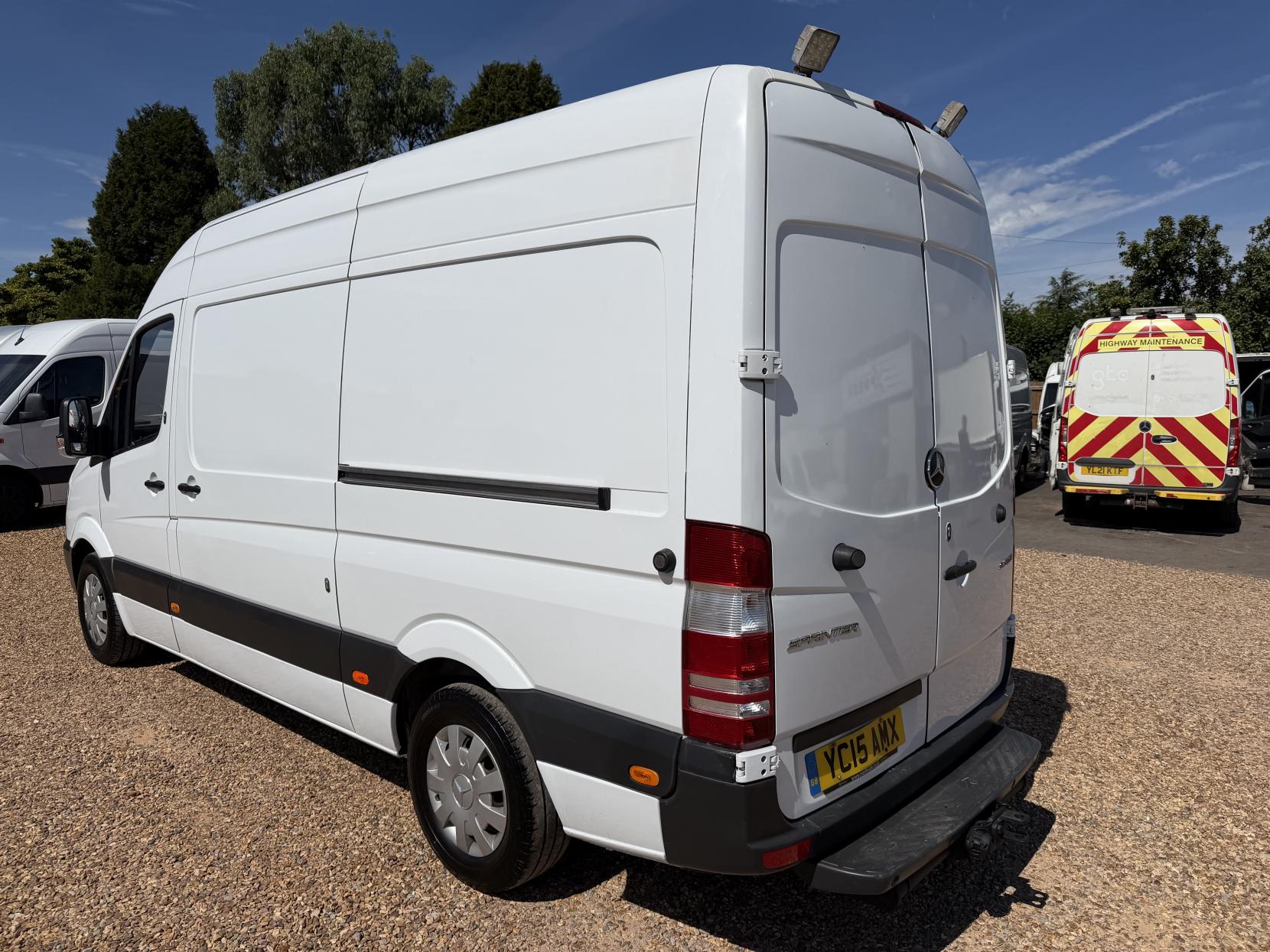 2015 Mercedes-Benz Sprinter 2.1 313 CDi Panel Van 4dr Diesel Manual RWD L2 (129 bhp) - Thumbnail 9