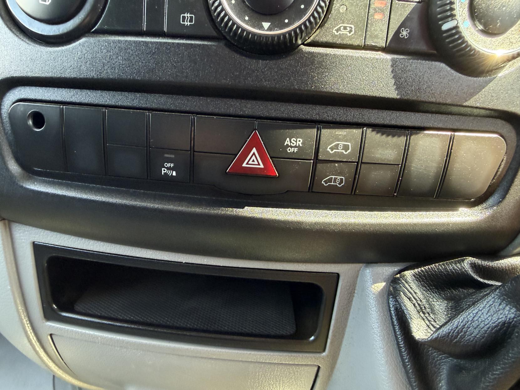 2015 Mercedes-Benz Sprinter 2.1 313 CDi Panel Van 4dr Diesel Manual RWD L2 (129 bhp) - Thumbnail 28