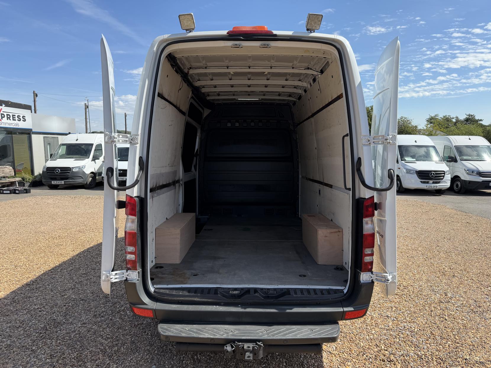 2015 Mercedes-Benz Sprinter 2.1 313 CDi Panel Van 4dr Diesel Manual RWD L2 (129 bhp) - Thumbnail 3