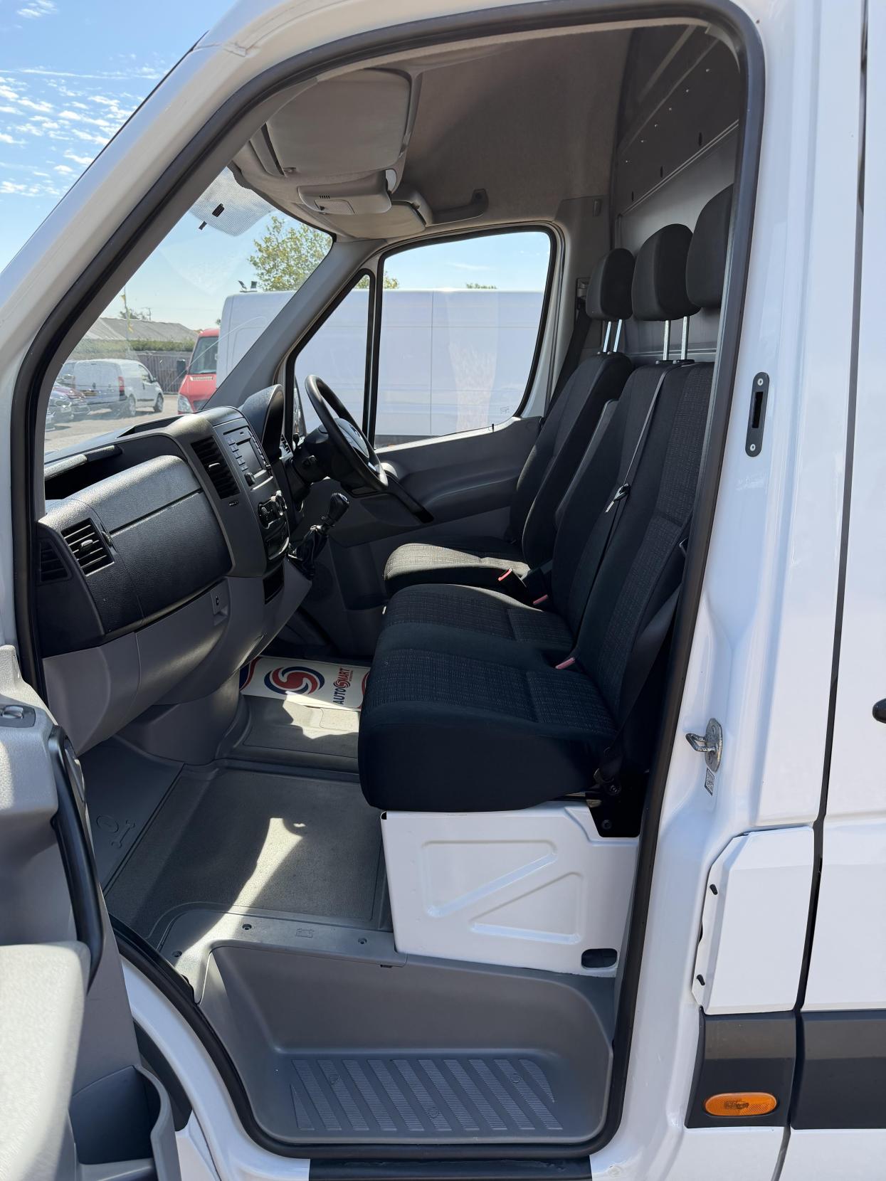 2015 Mercedes-Benz Sprinter 2.1 313 CDi Panel Van 4dr Diesel Manual RWD L2 (129 bhp) - Thumbnail 14