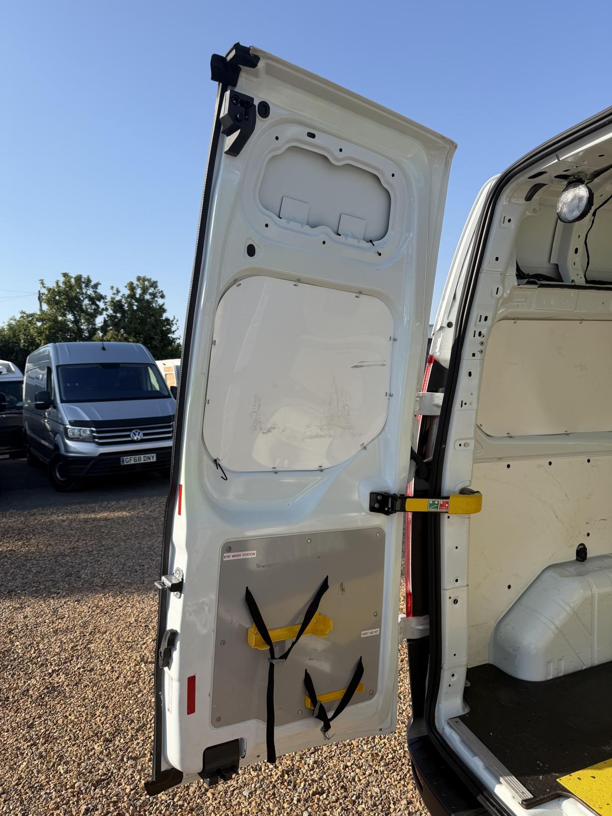 2019 Ford Transit Custom 2.0 320 EcoBlue Panel Van 5dr Diesel Manual L2 H2 Euro 6 (130 ps) - Thumbnail 38