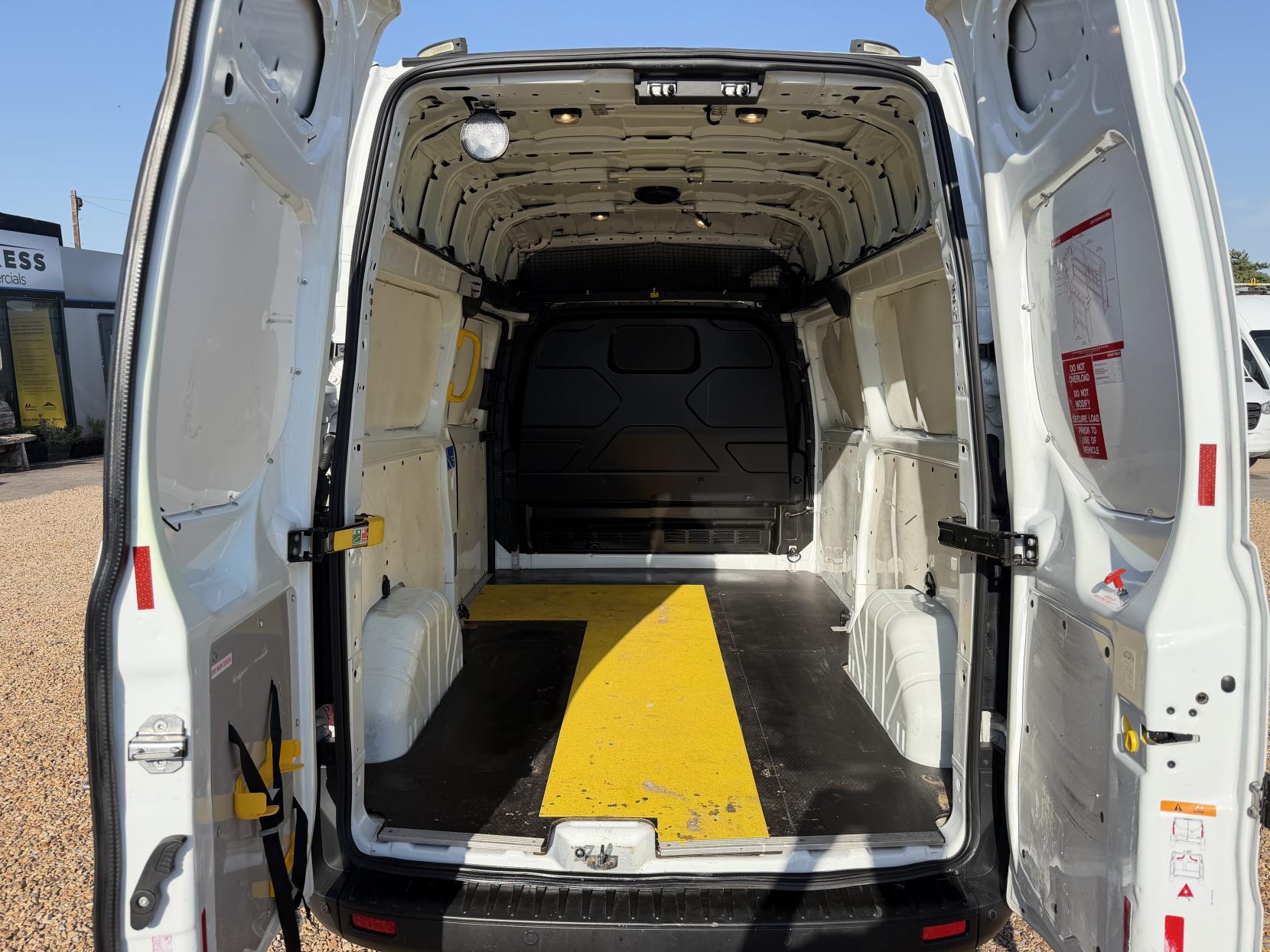 2019 Ford Transit Custom 2.0 320 EcoBlue Panel Van 5dr Diesel Manual L2 H2 Euro 6 (130 ps) - Thumbnail 3