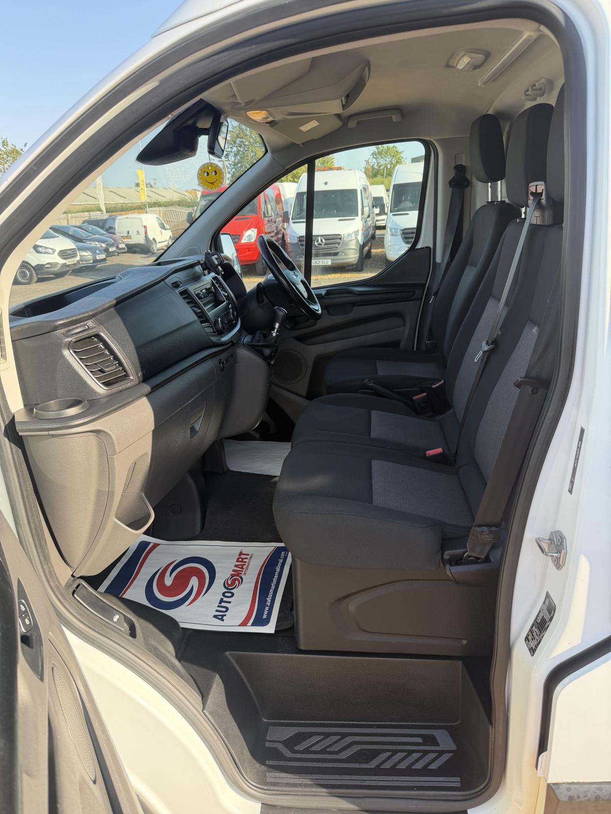 2019 Ford Transit Custom 2.0 320 EcoBlue Panel Van 5dr Diesel Manual L2 H2 Euro 6 (130 ps) - Thumbnail 15