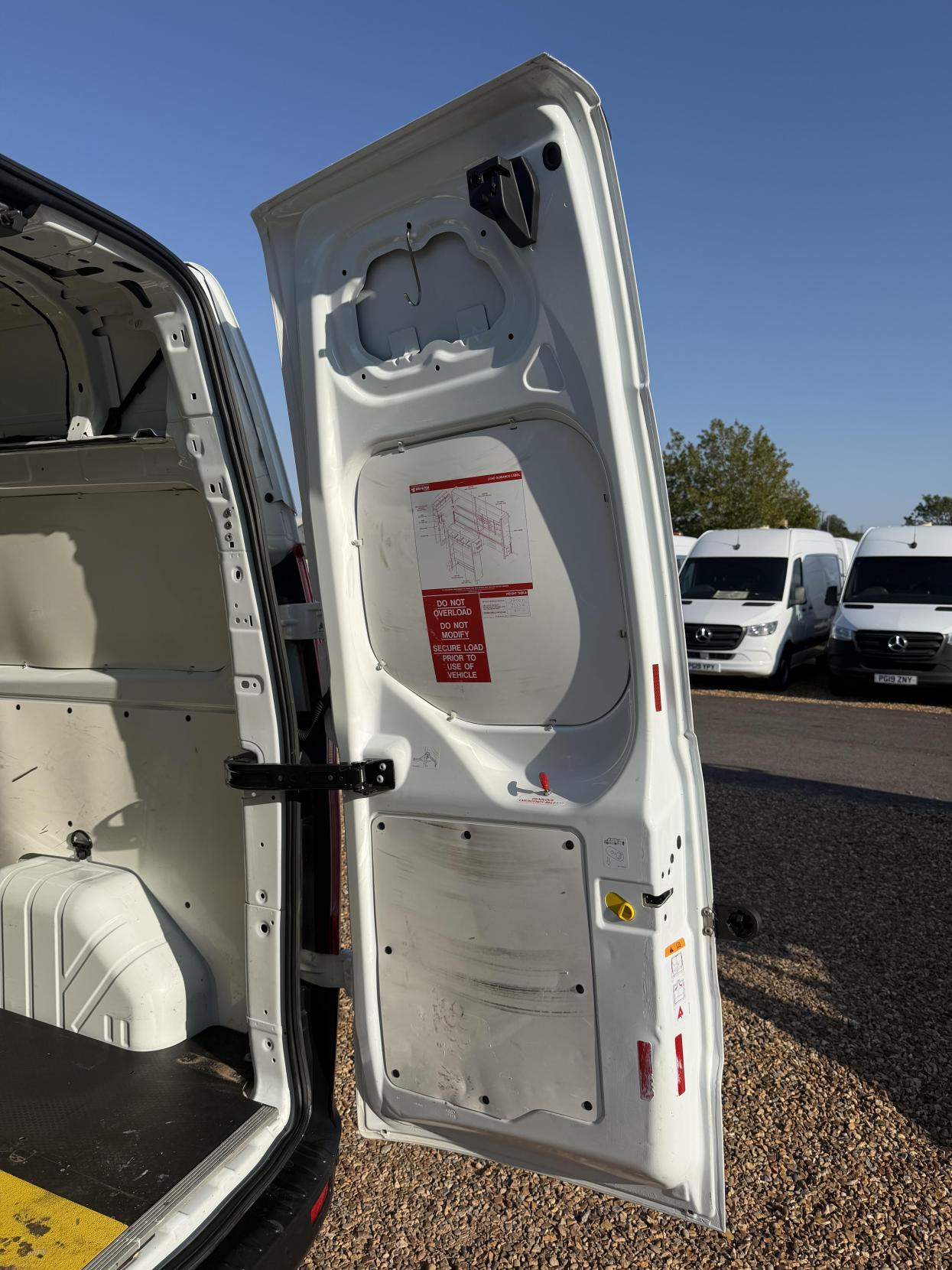 2019 Ford Transit Custom 2.0 320 EcoBlue Panel Van 5dr Diesel Manual L2 H2 Euro 6 (130 ps) - Thumbnail 40