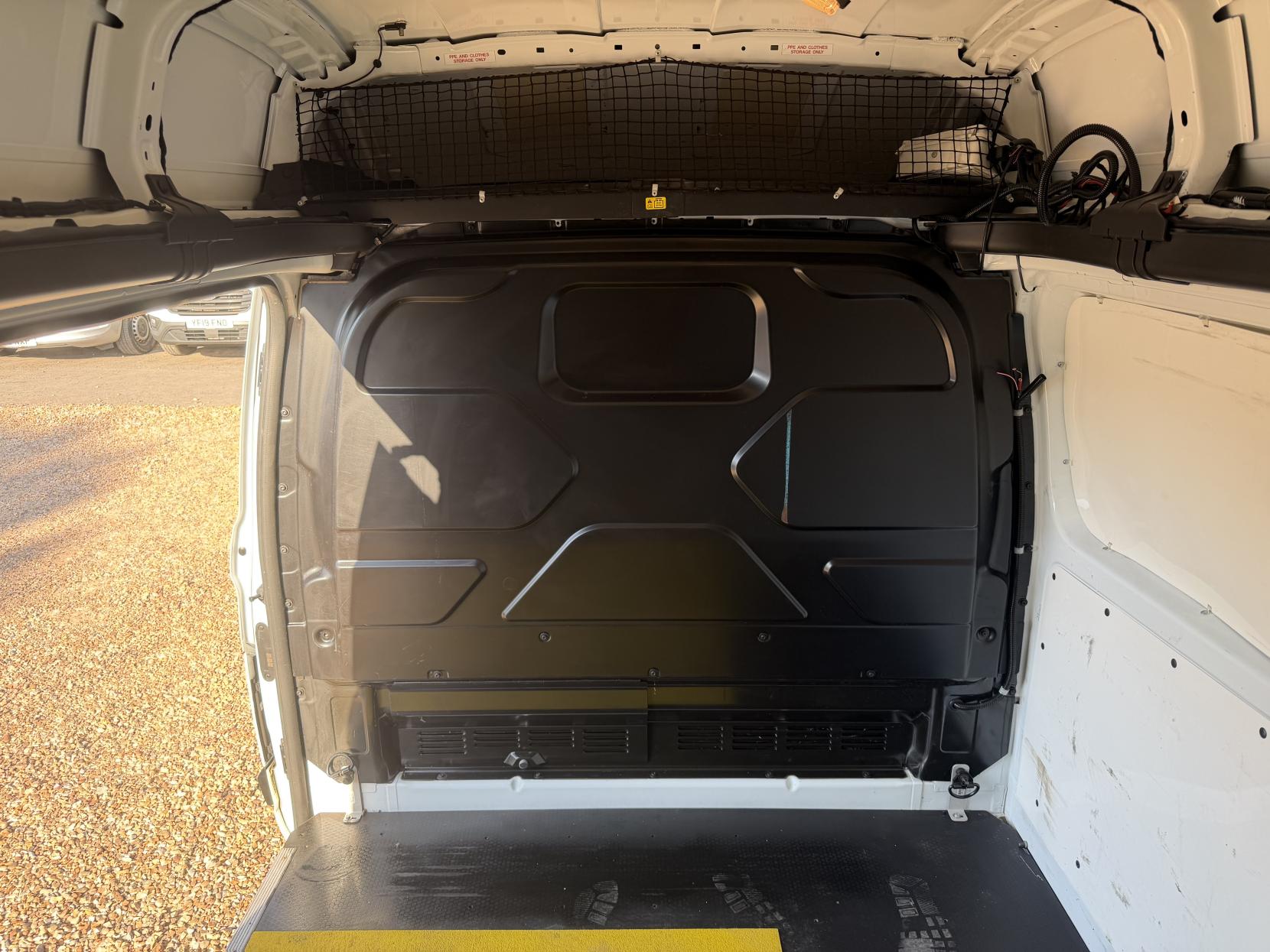 2019 Ford Transit Custom 2.0 320 EcoBlue Panel Van 5dr Diesel Manual L2 H2 Euro 6 (130 ps) - Thumbnail 34