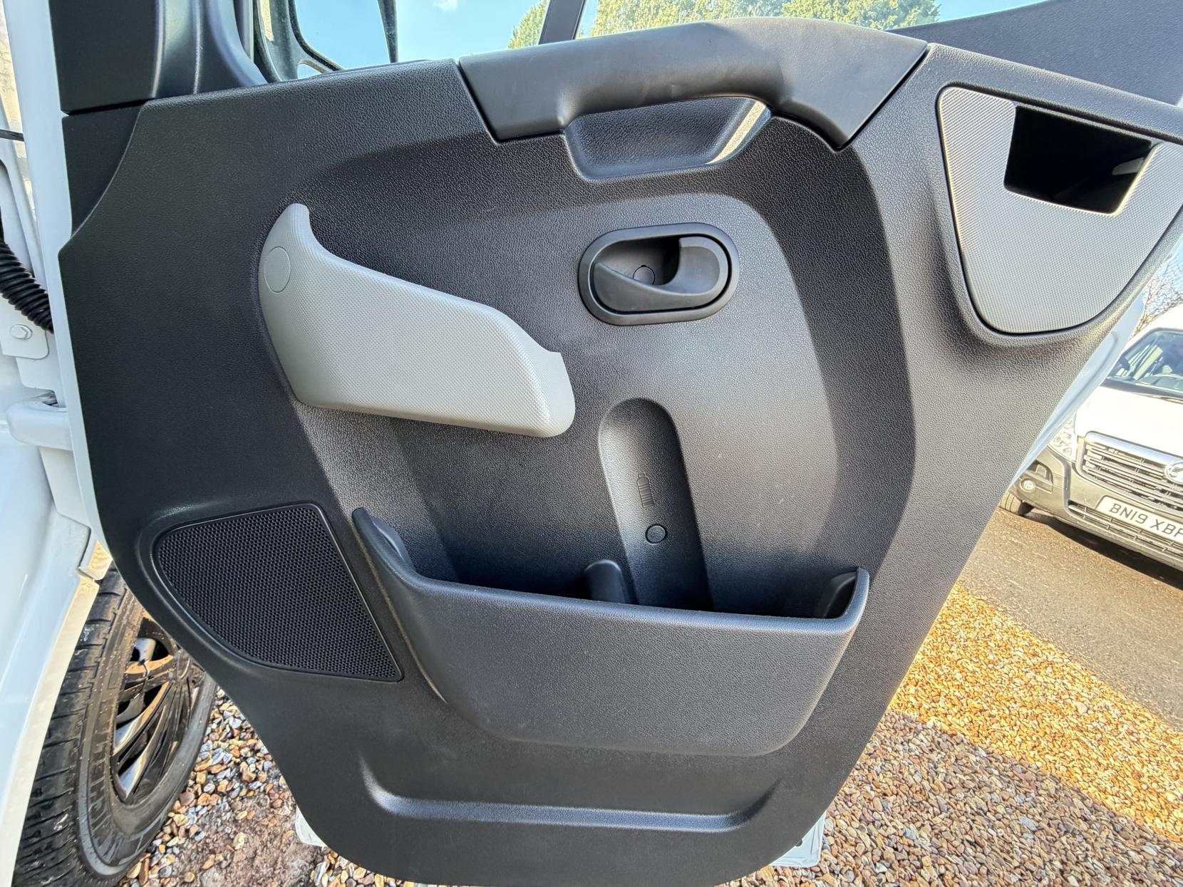 Vauxhall Movano 2.3 CDTi 3500 Panel Van 5dr Diesel Manual FWD L2 H2 Euro 6 (130 ps)