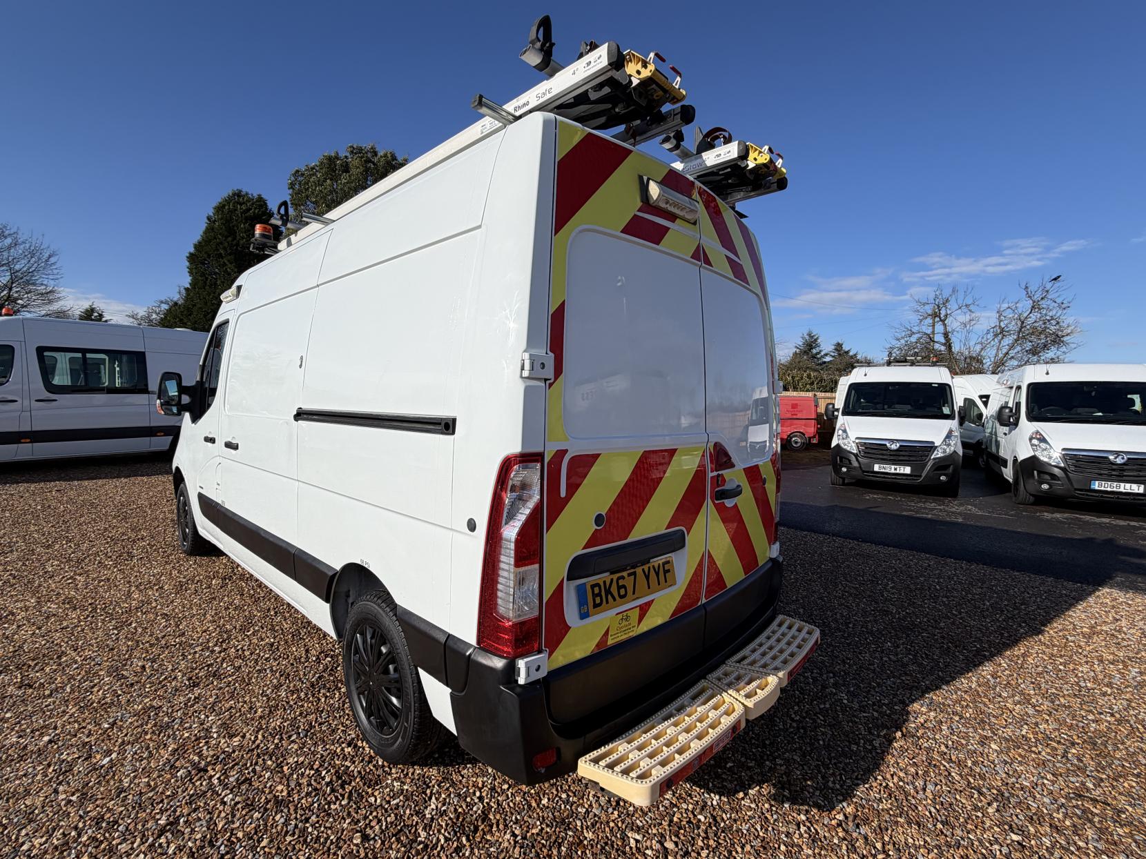 Vauxhall Movano 2.3 CDTi 3500 Panel Van 5dr Diesel Manual FWD L2 H2 Euro 6 (130 ps)