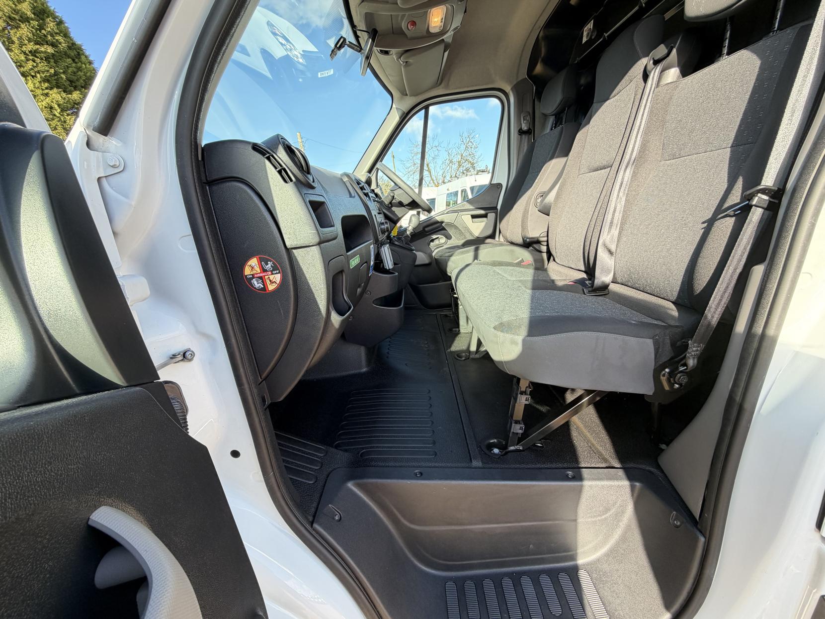 Vauxhall Movano 2.3 CDTi 3500 Panel Van 5dr Diesel Manual FWD L2 H2 Euro 6 (130 ps)