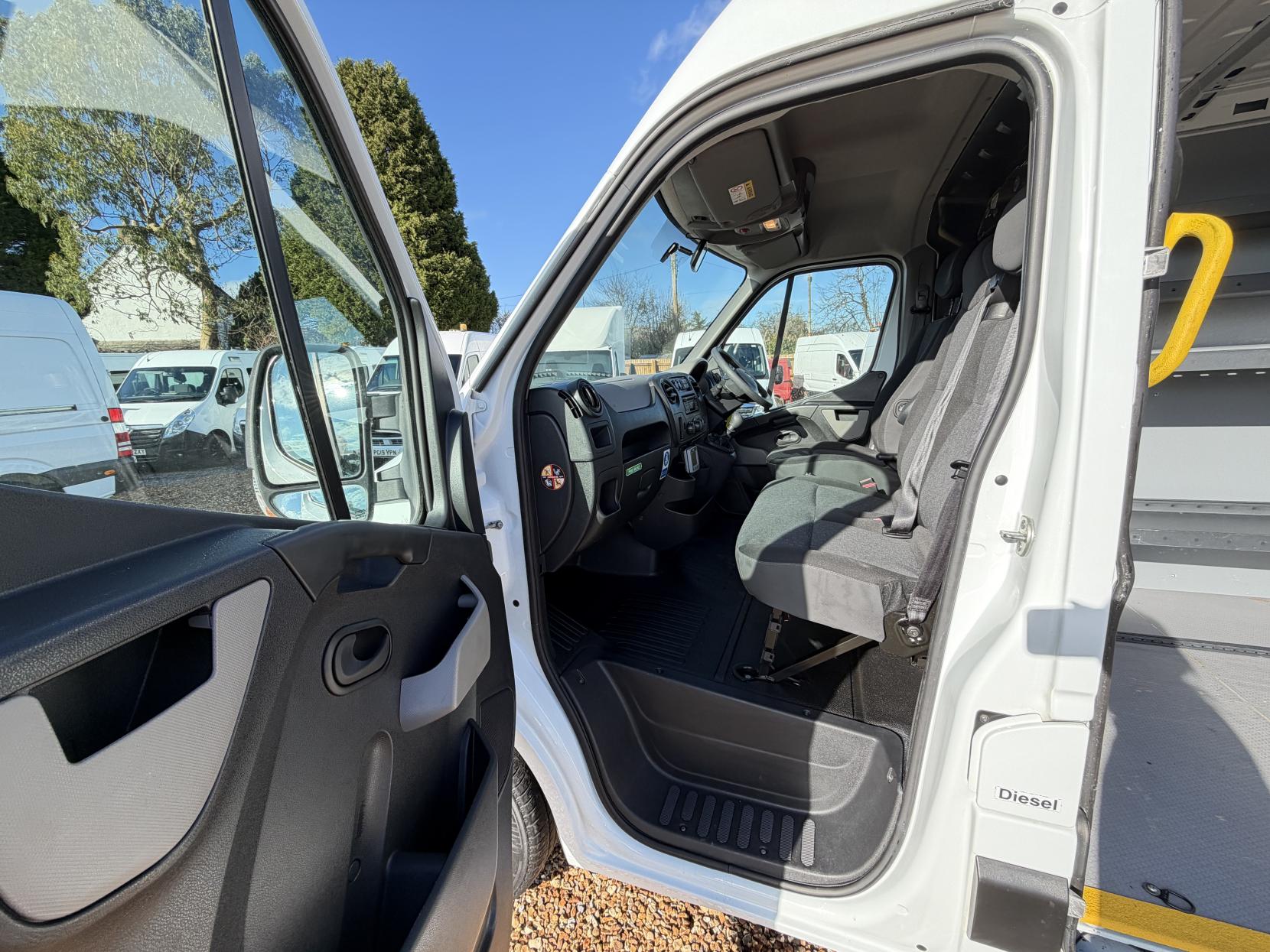 Vauxhall Movano 2.3 CDTi 3500 Panel Van 5dr Diesel Manual FWD L2 H2 Euro 6 (130 ps)